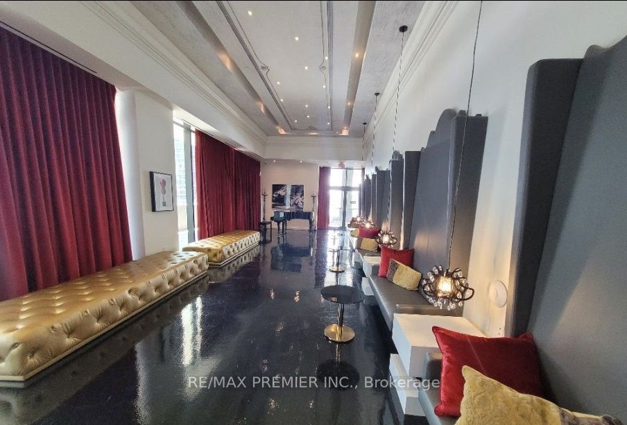 197 Yonge St W 02 Property Photo 14