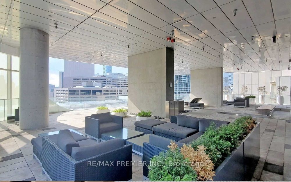 197 Yonge St W 02 Property Photo 16