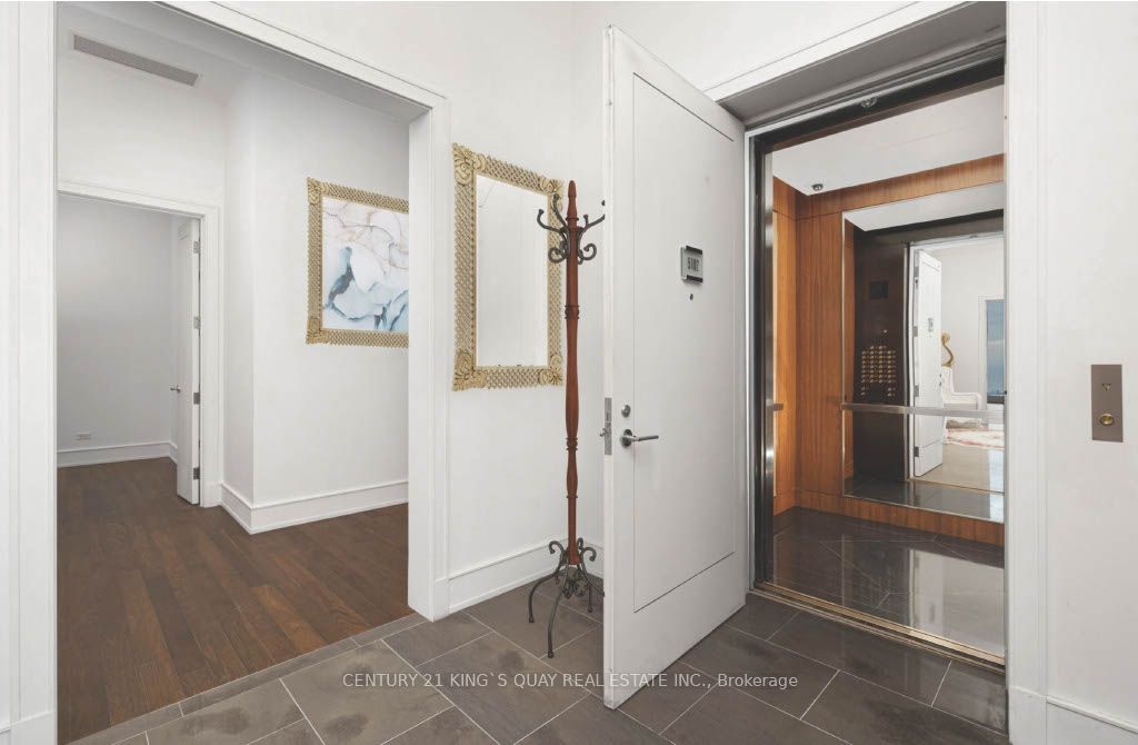 183 Wellington St W 02 Property Photo 3