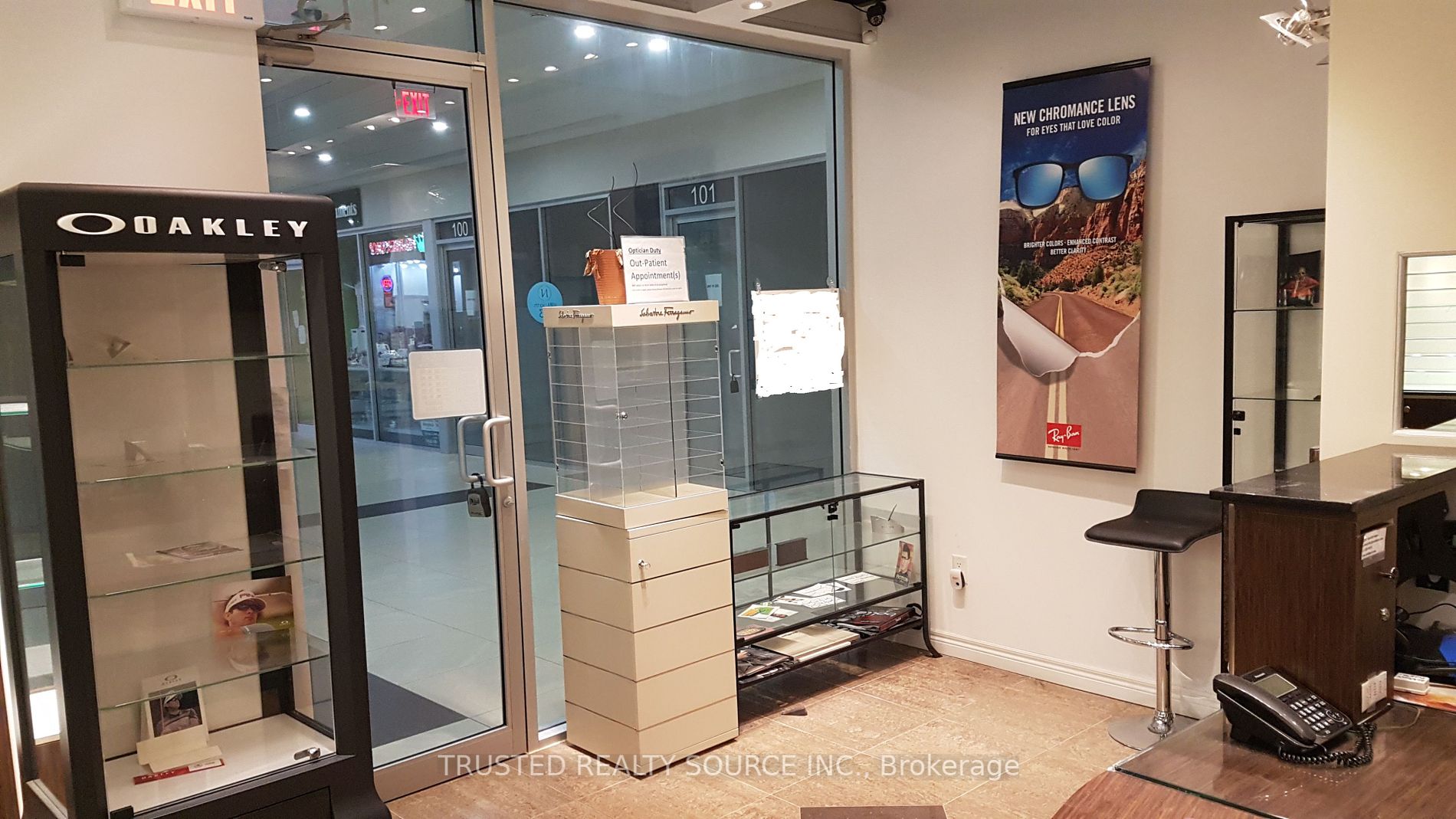 384 Yonge St Property Photo 4