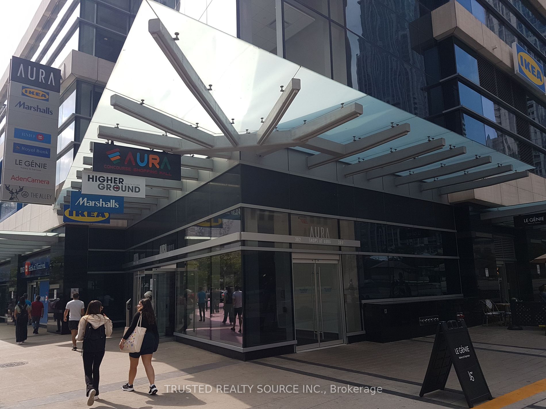 384 Yonge St Property Photo 6