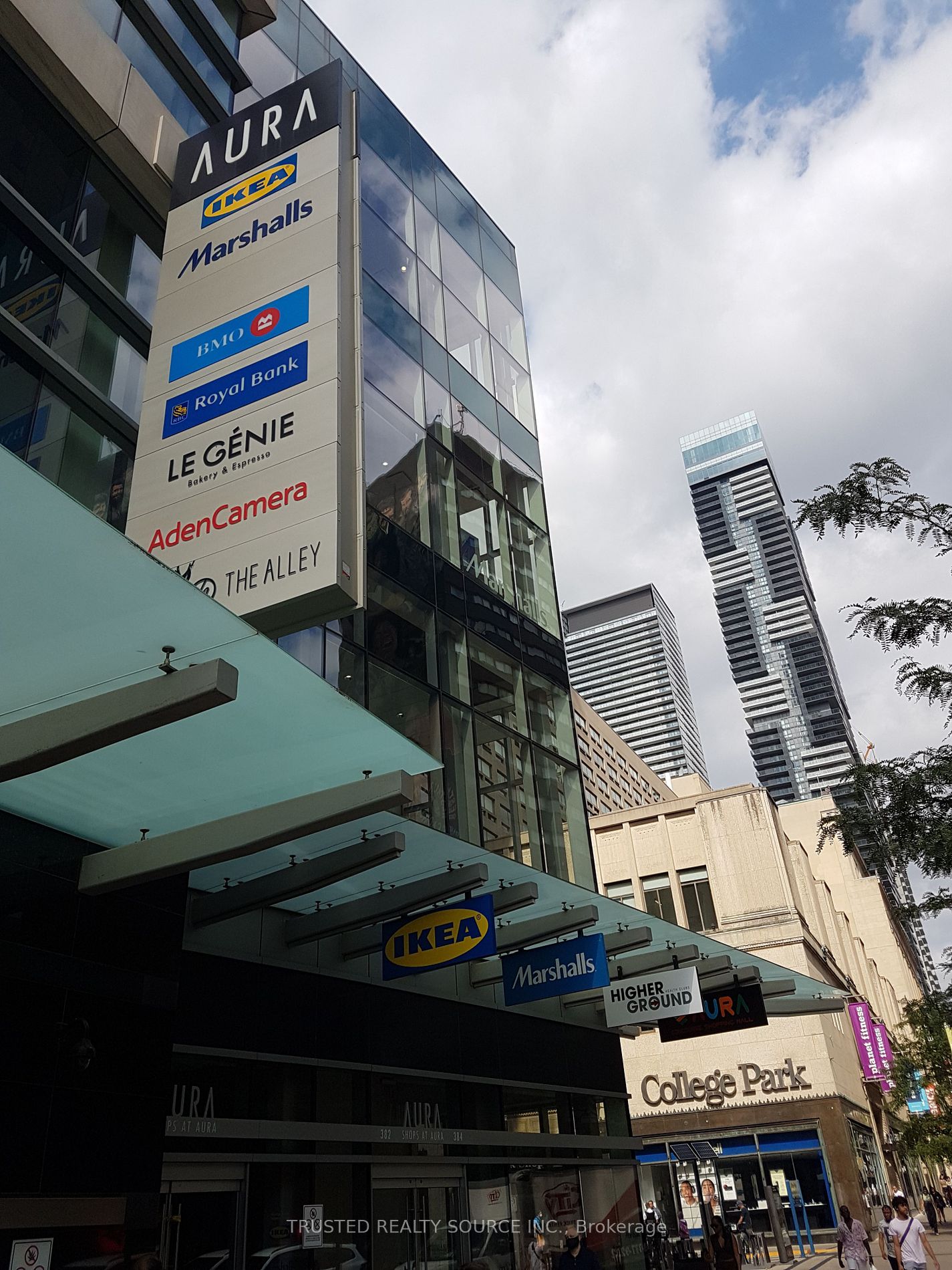 384 Yonge St Property Photo 8