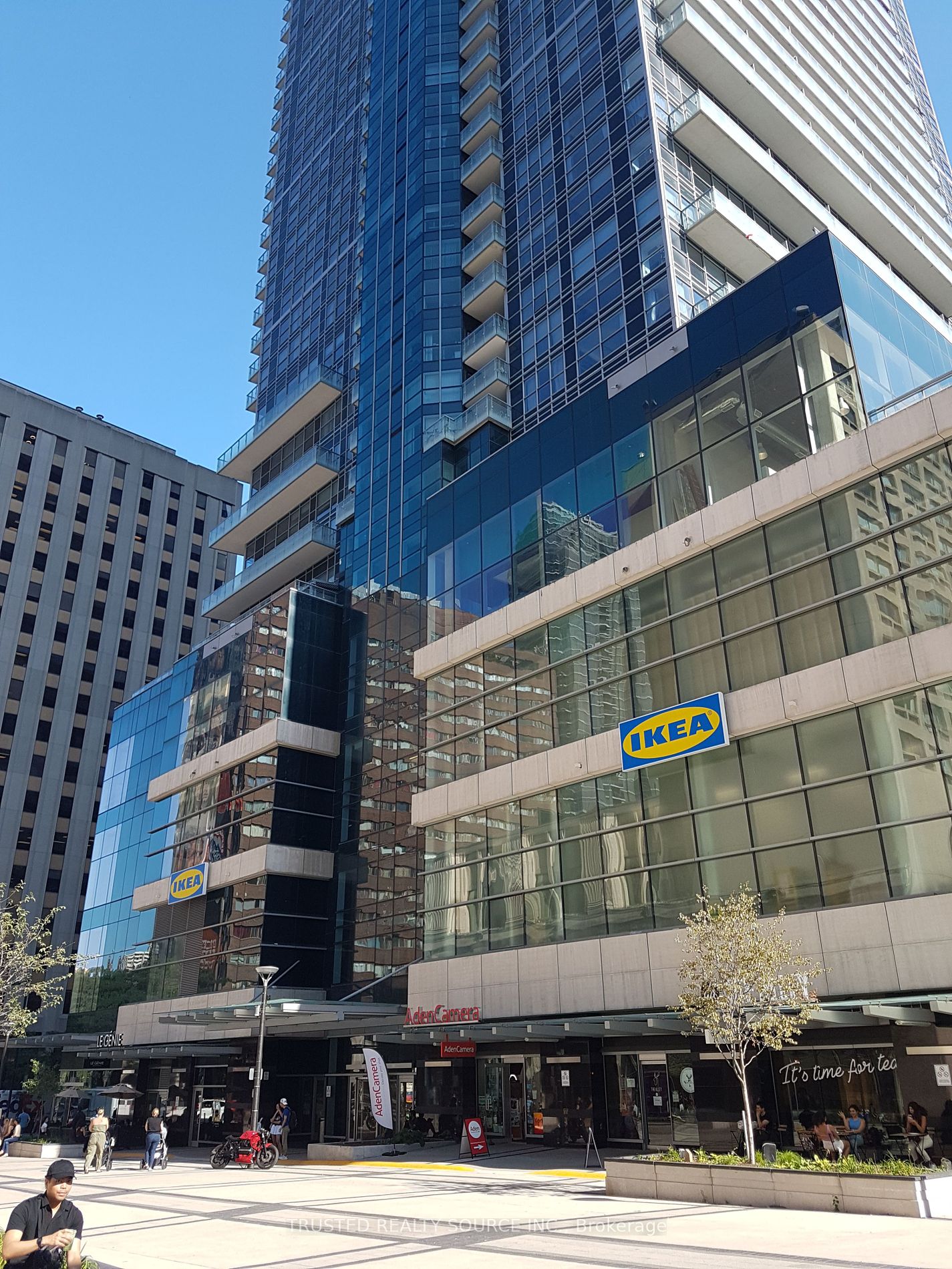 384 Yonge St Property Photo 10