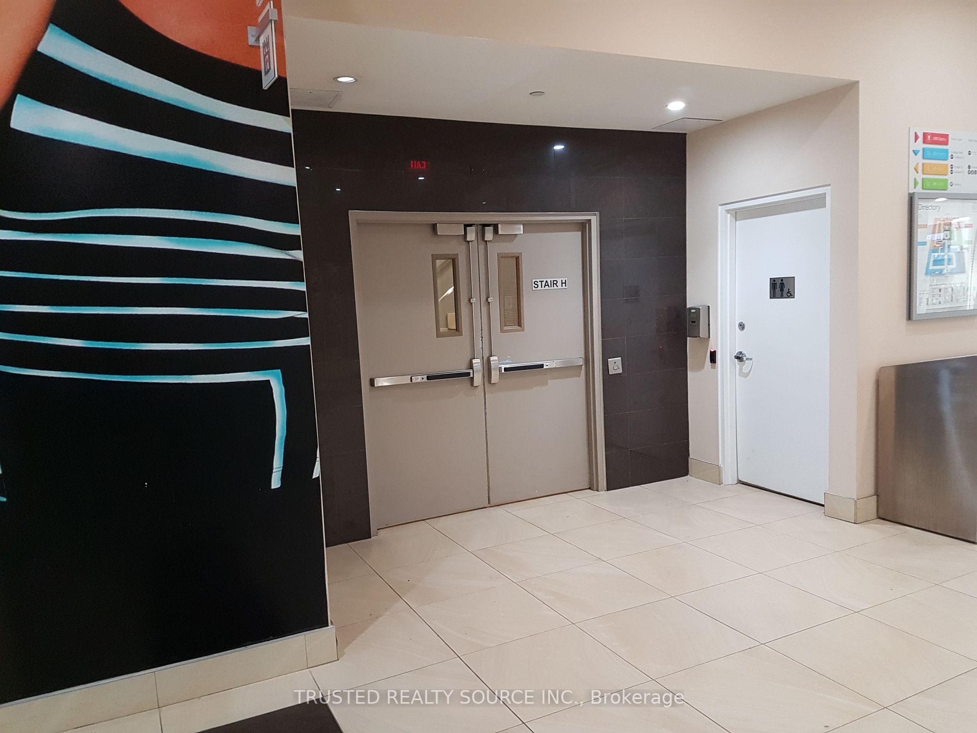 384 Yonge St Property Photo 12