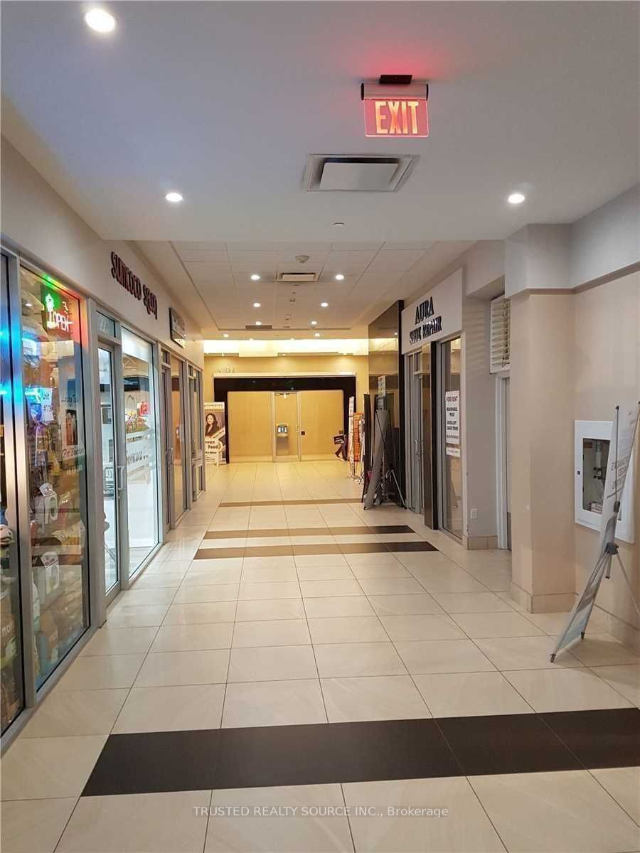 384 Yonge St Property Photo 18