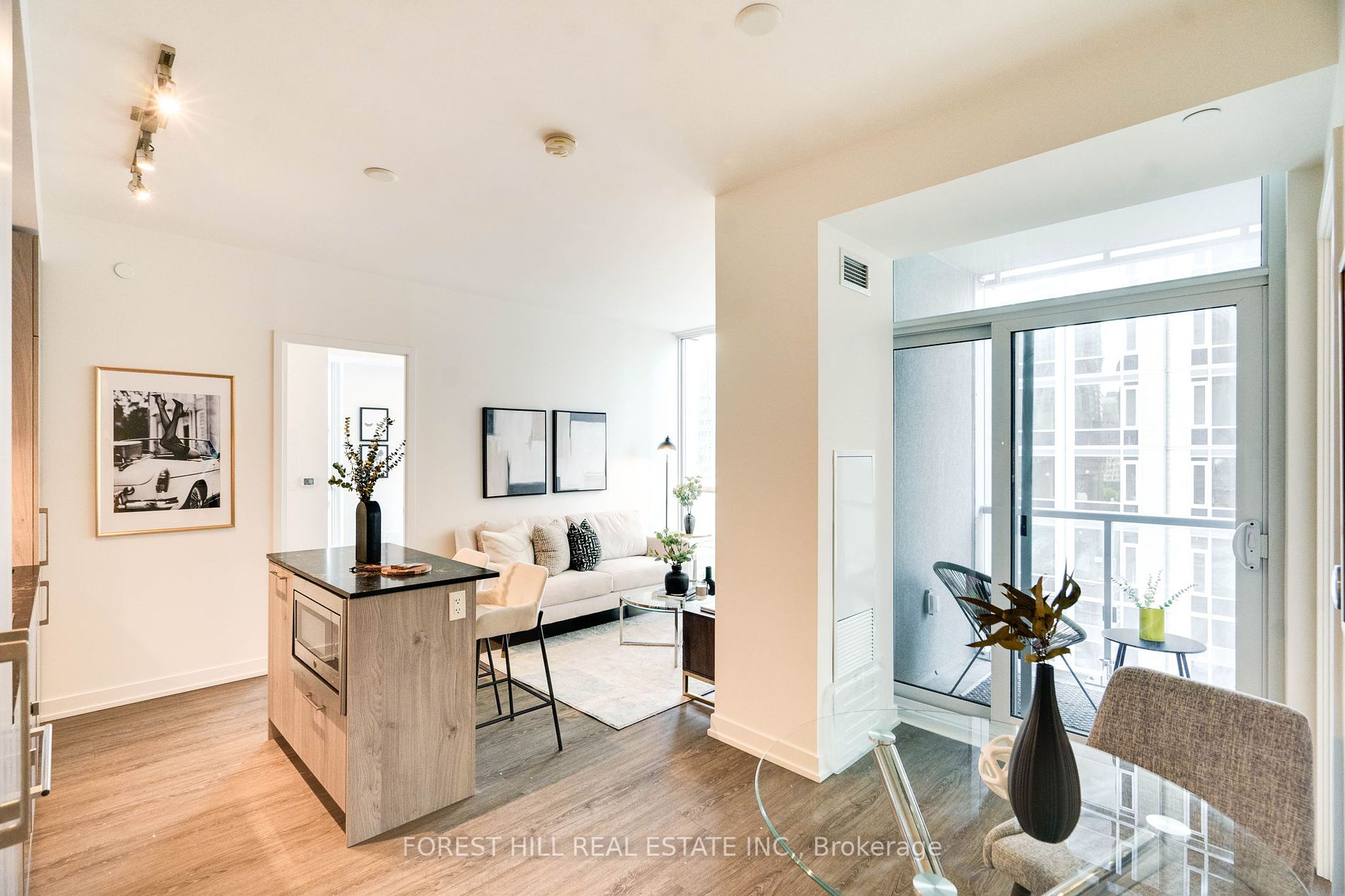 1 Yorkville Ave 02 Property Photo 4