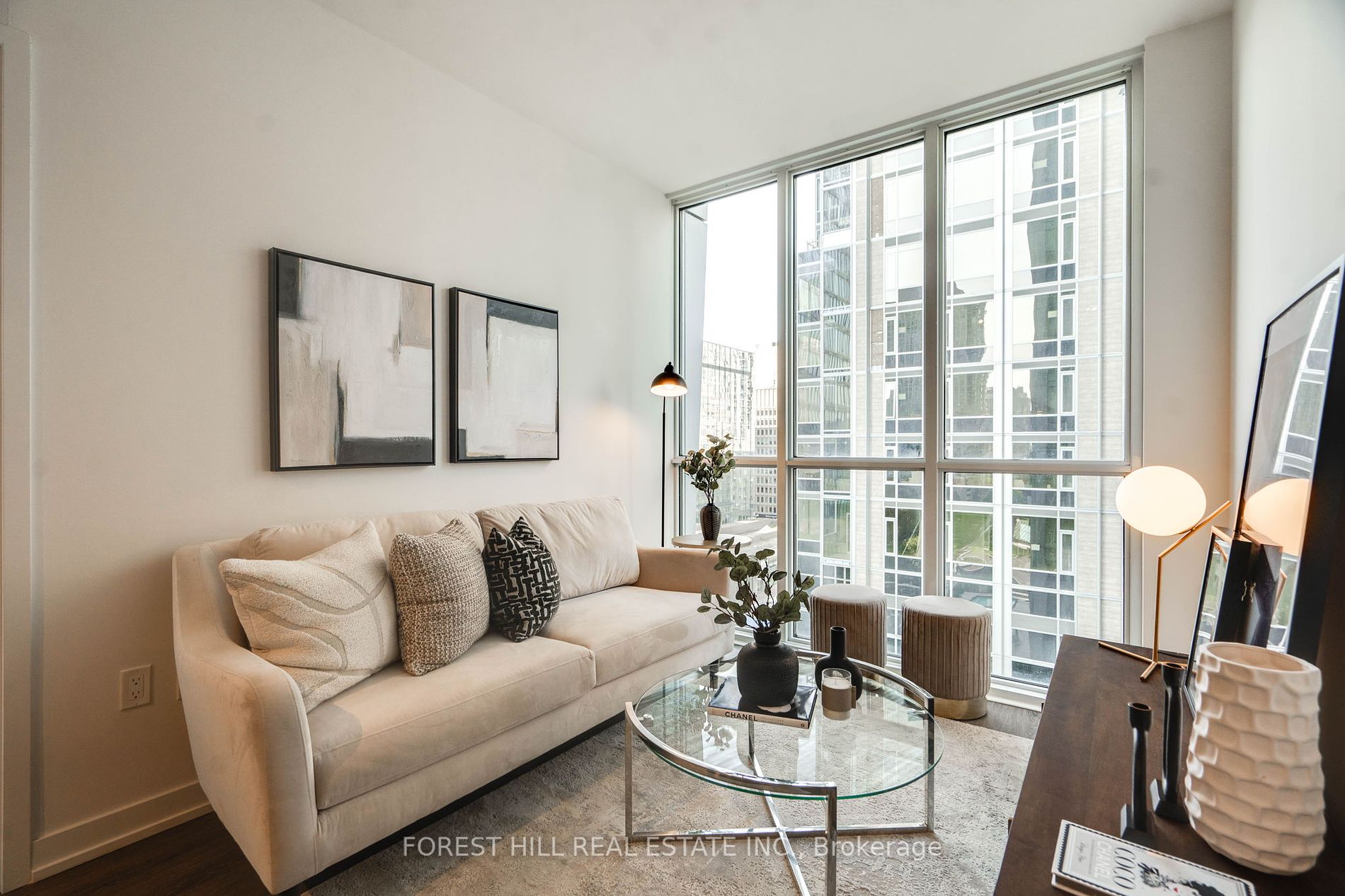 1 Yorkville Ave 02 Property Photo 14