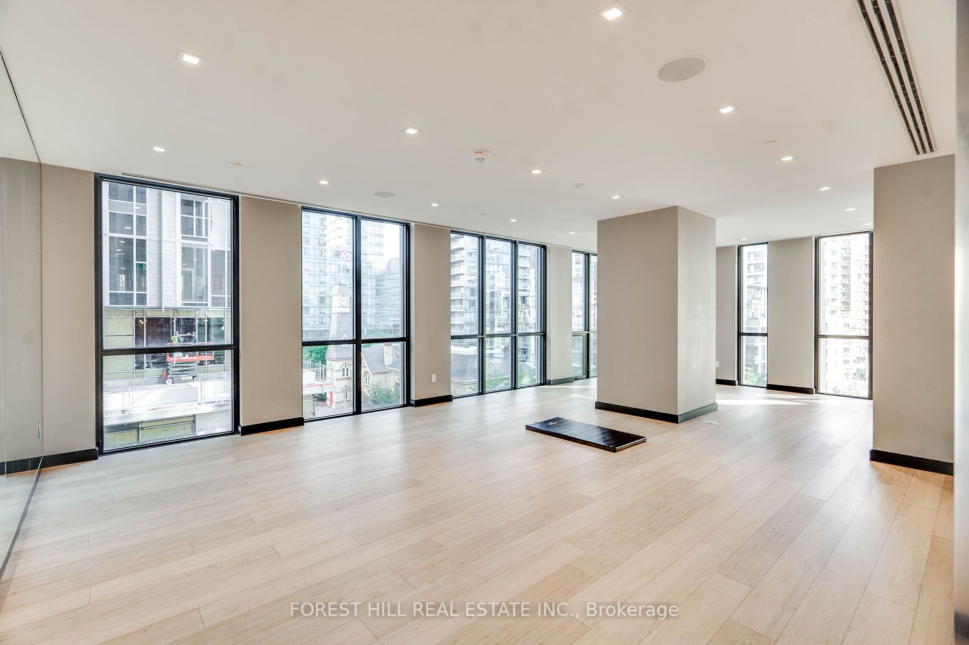 1 Yorkville Ave 02 Property Photo 31