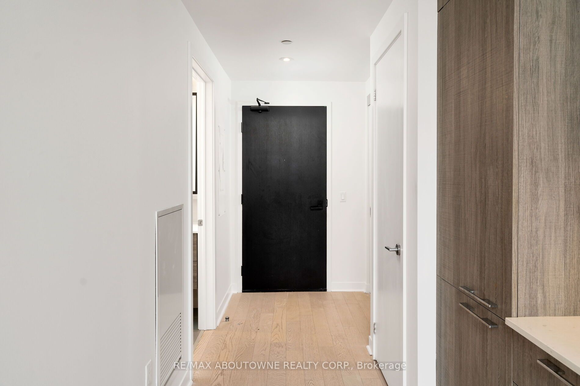 501 Adelaide St W 5 Property Photo 3