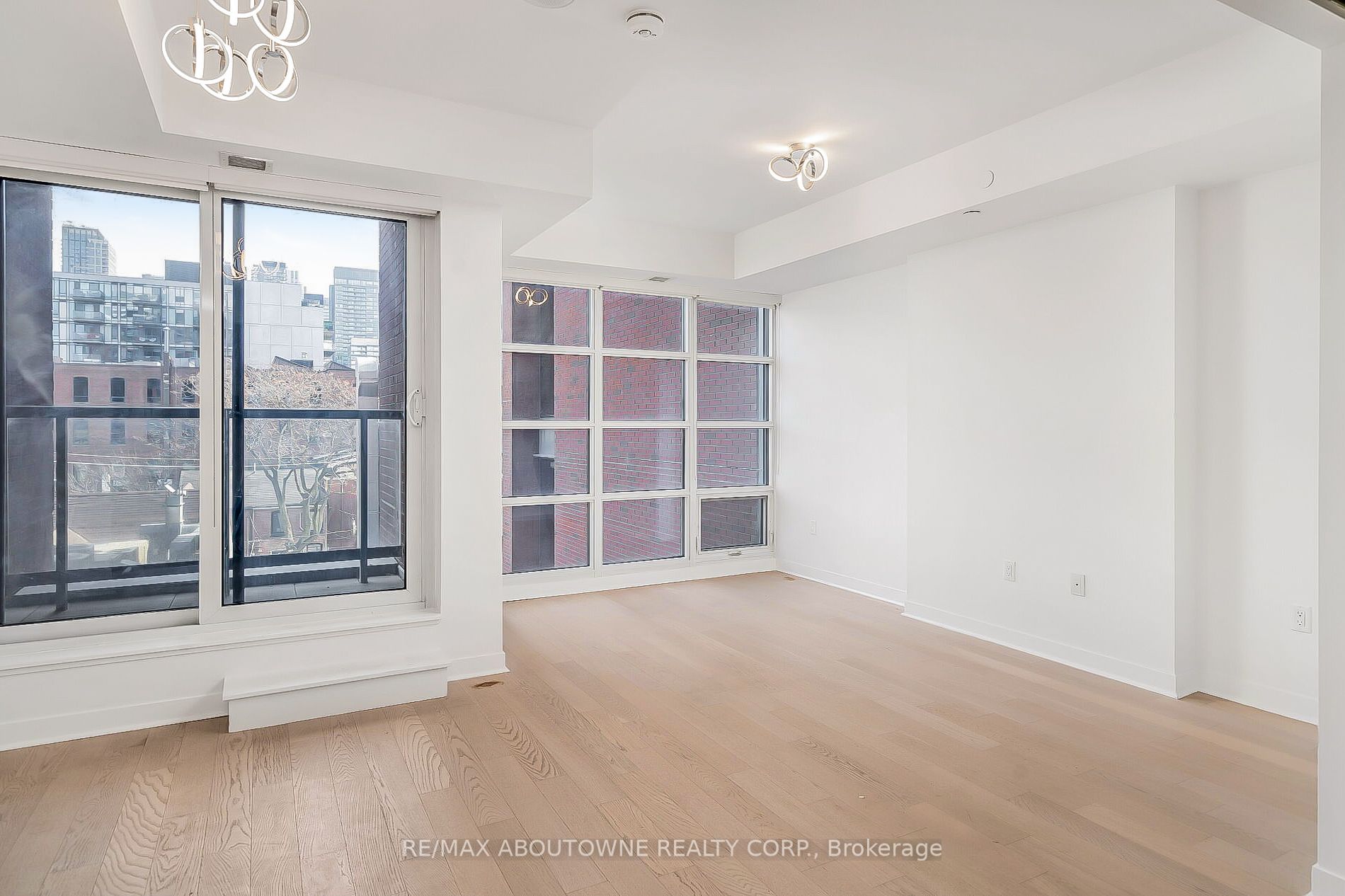 501 Adelaide St W 5 Property Photo 8