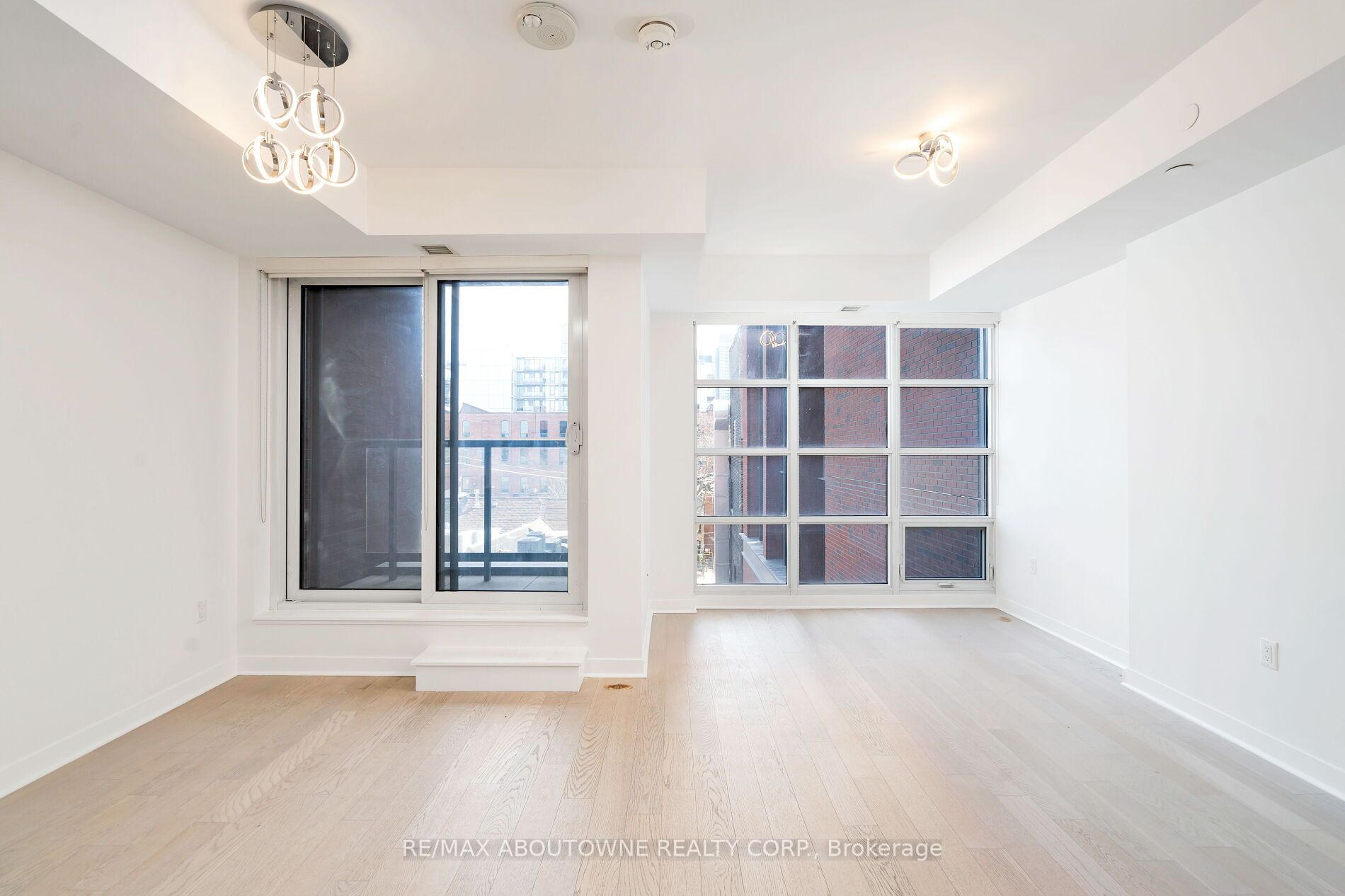 501 Adelaide St W 5 Property Photo 9