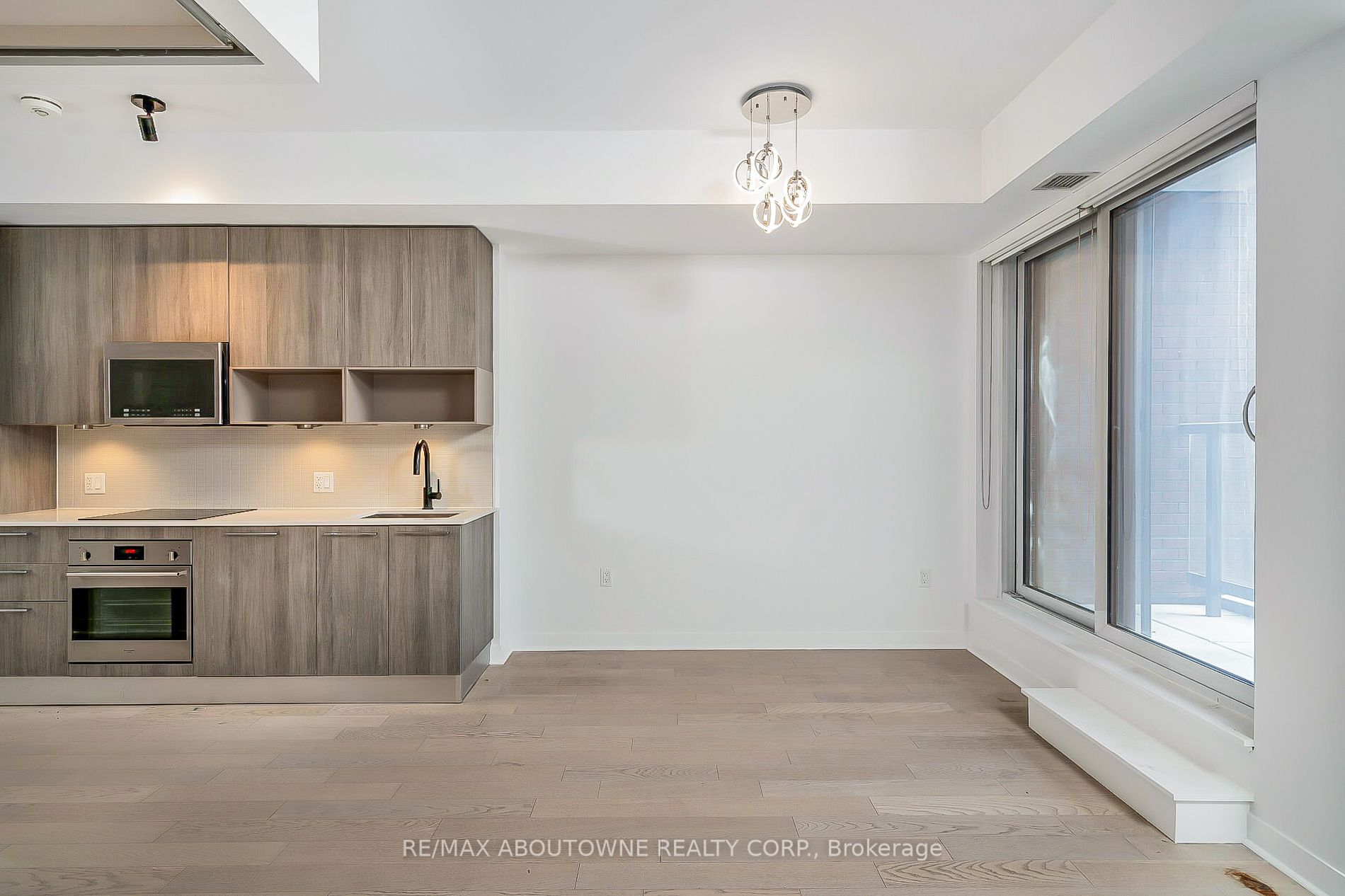501 Adelaide St W 5 Property Photo 10