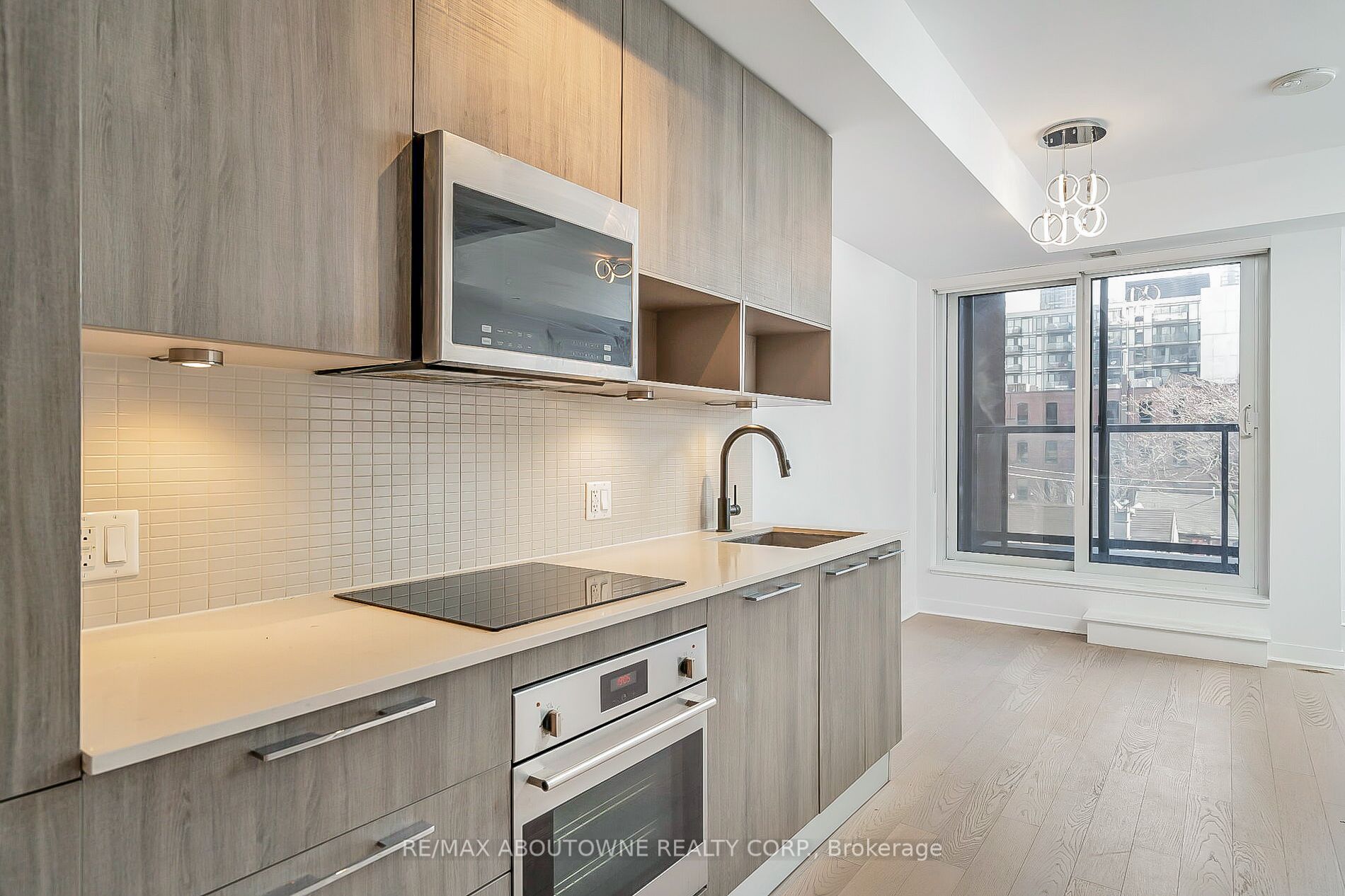 501 Adelaide St W 5 Property Photo 13