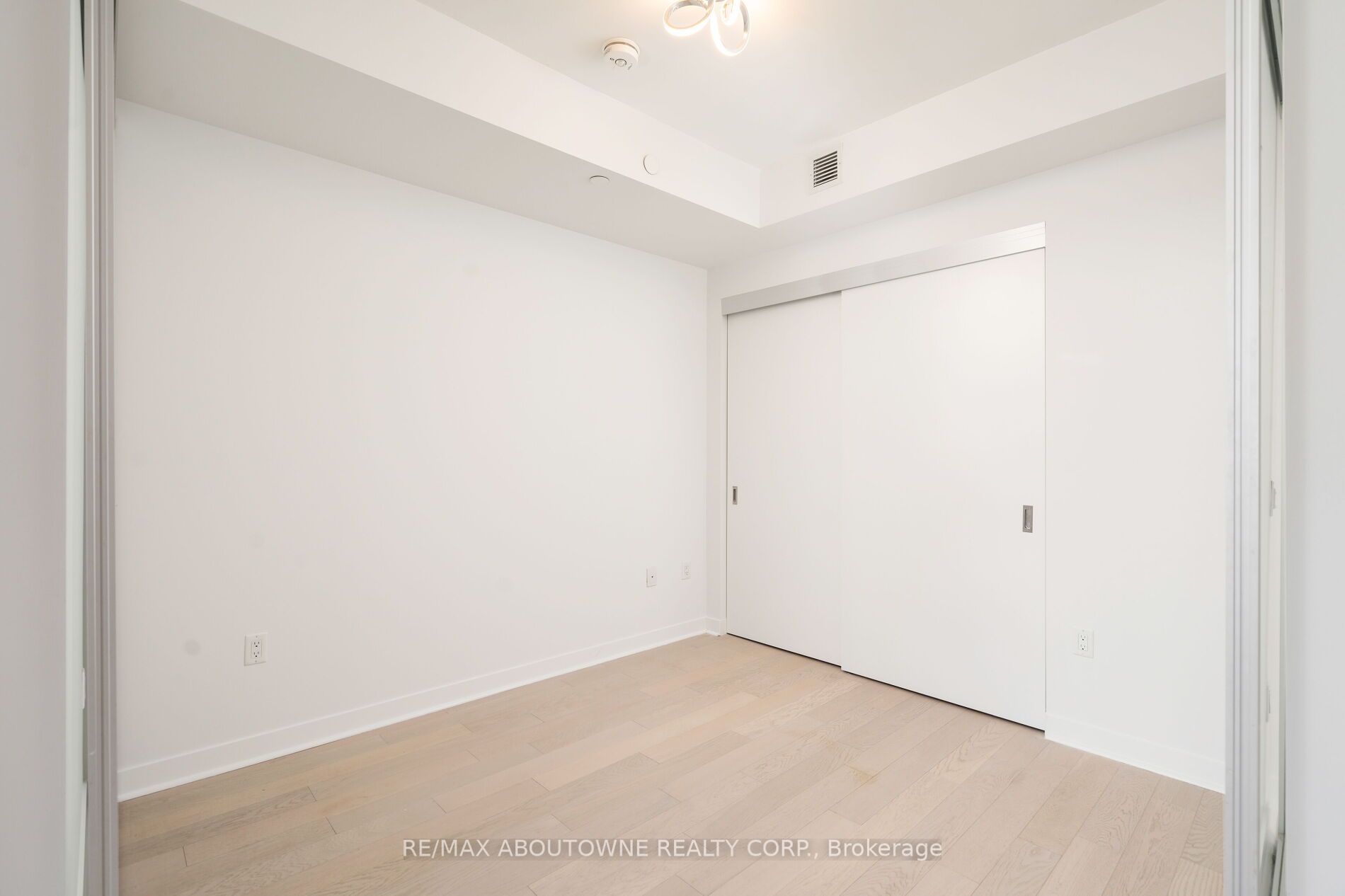 501 Adelaide St W 5 Property Photo 14