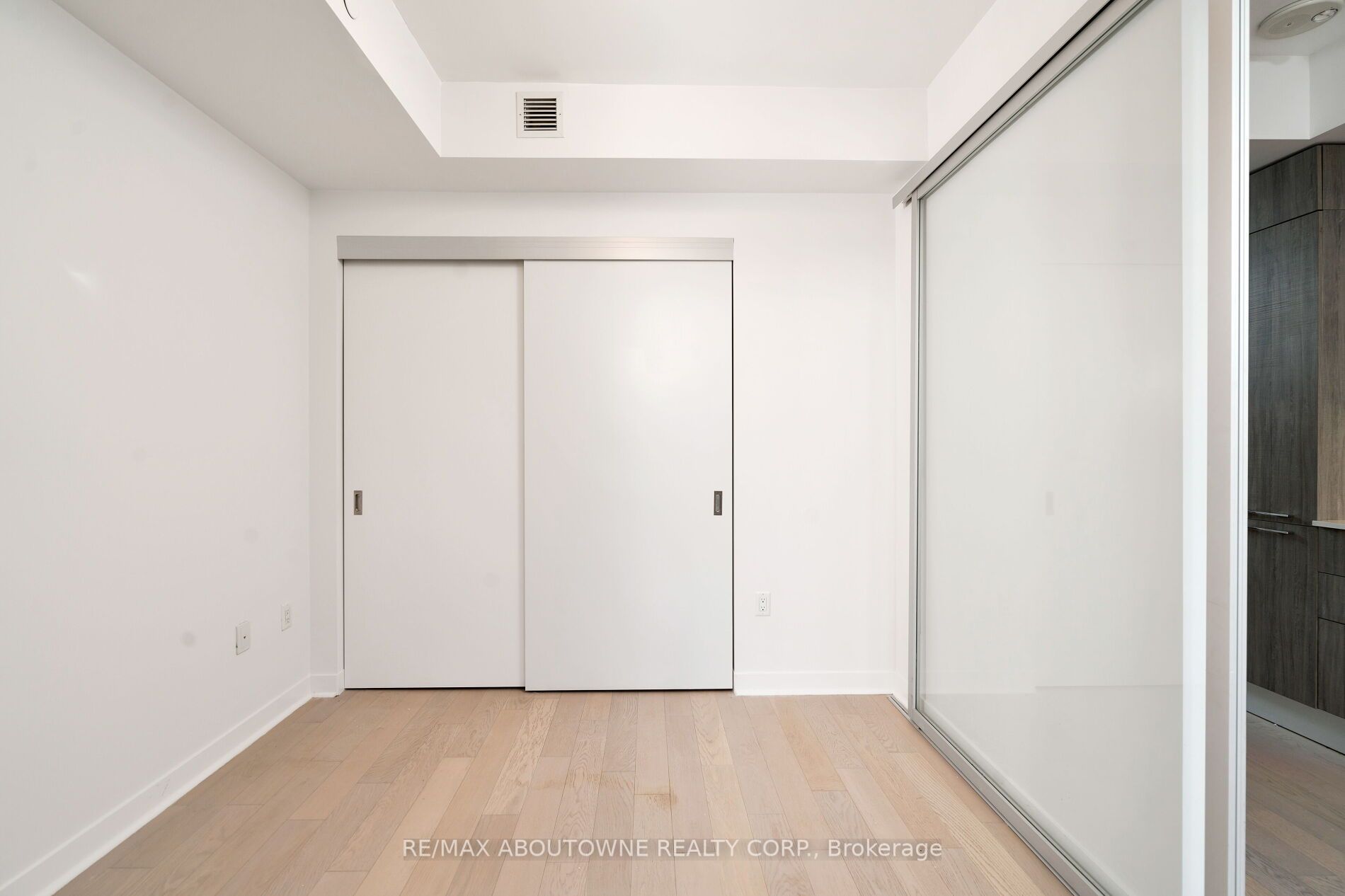501 Adelaide St W 5 Property Photo 15