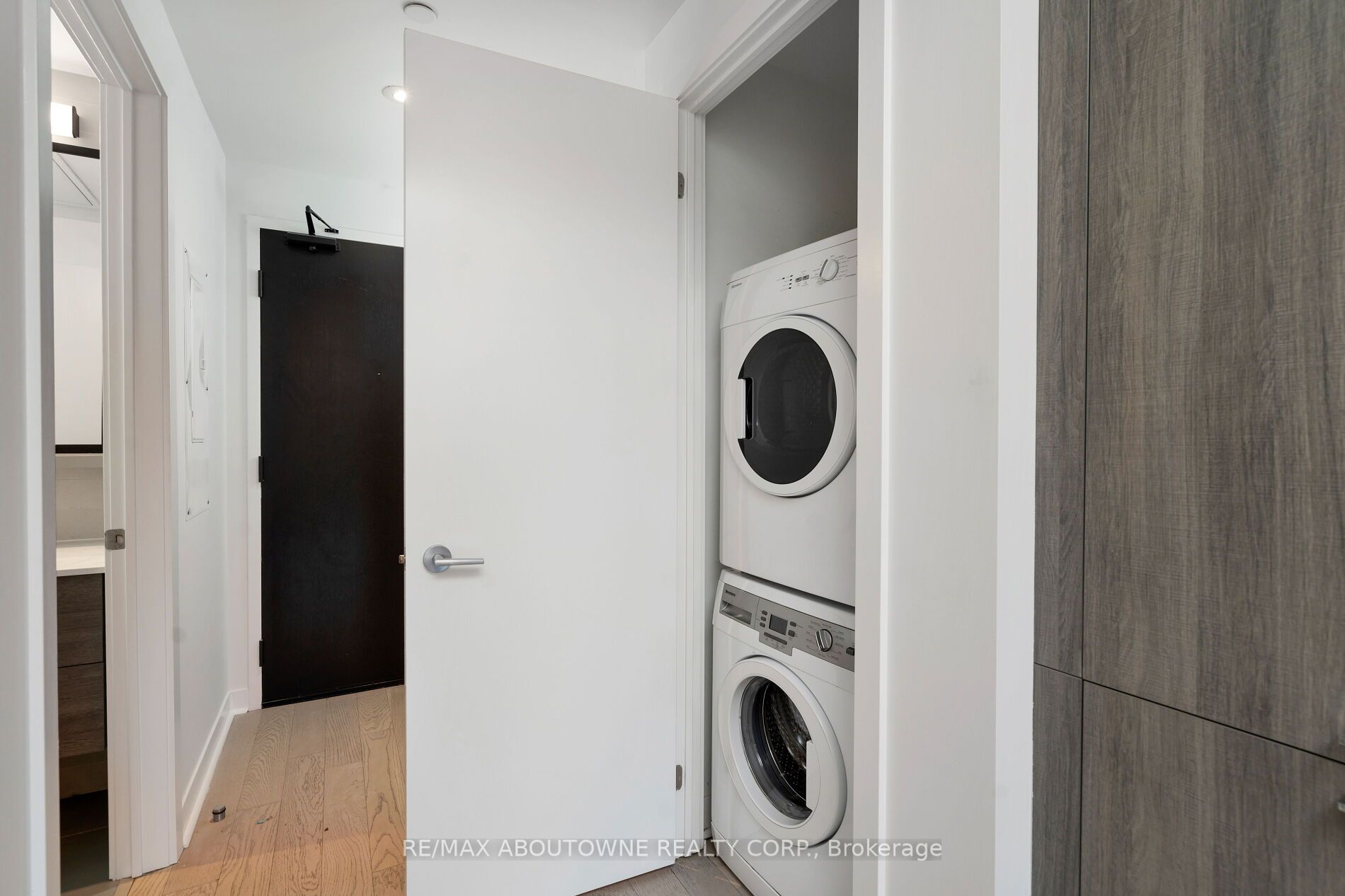501 Adelaide St W 5 Property Photo 17