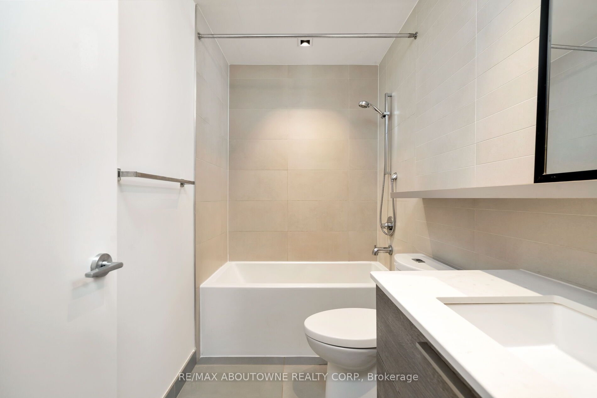 501 Adelaide St W 5 Property Photo 18