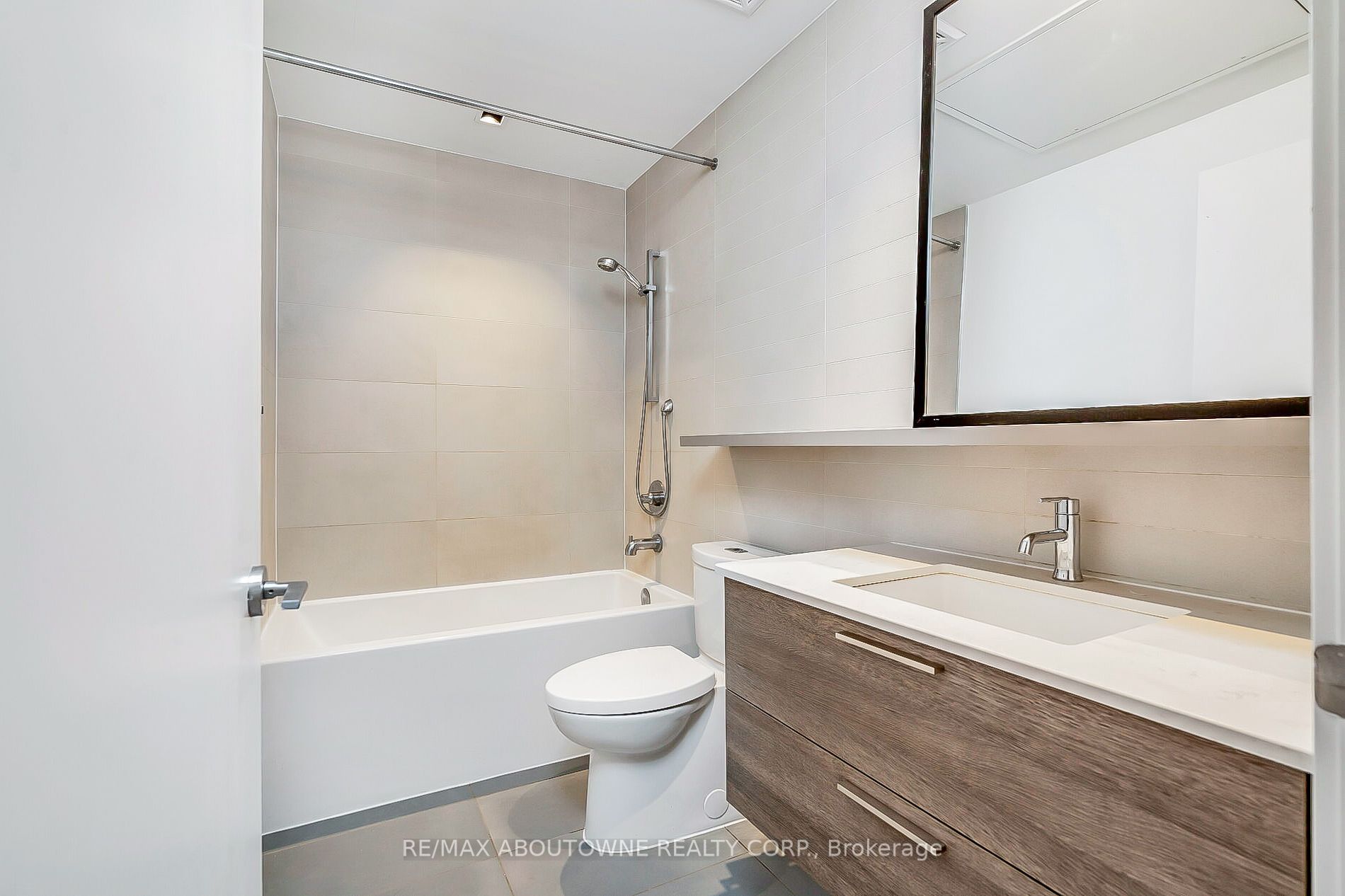 501 Adelaide St W 5 Property Photo 19