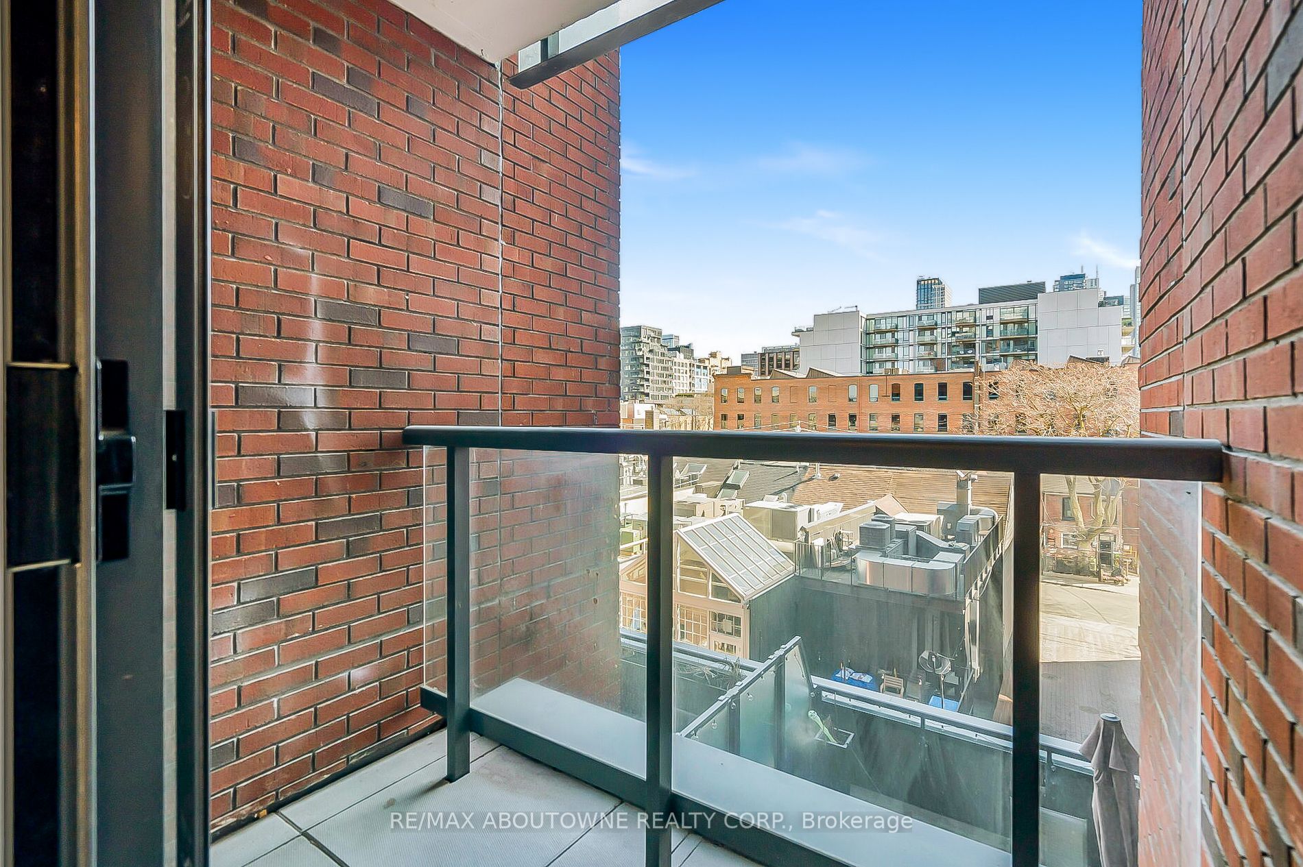 501 Adelaide St W 5 Property Photo 21