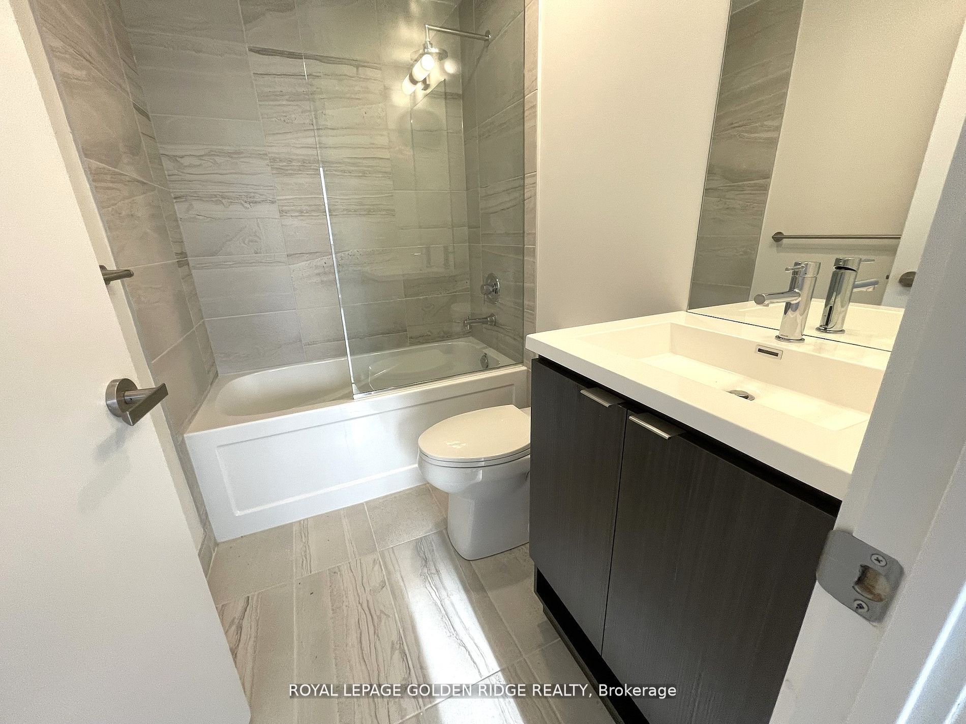 55 Cooper St 12 Property Photo 9