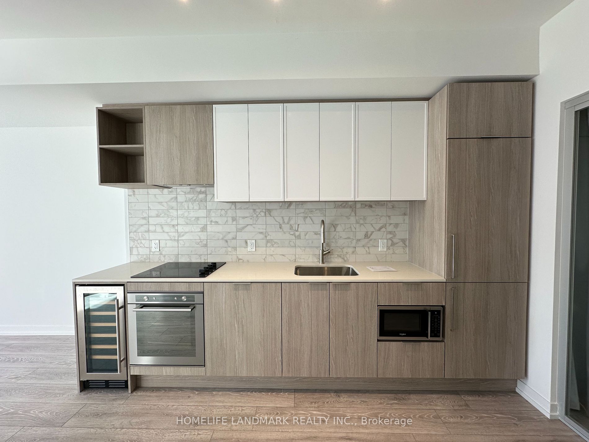 2020 Bathurst St 3 Property Photo 3
