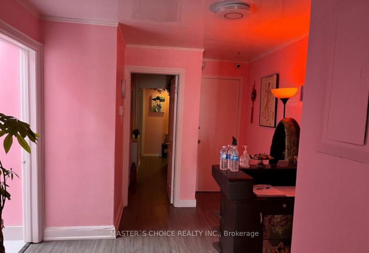 525 Eglinton Ave W Property Photo 5