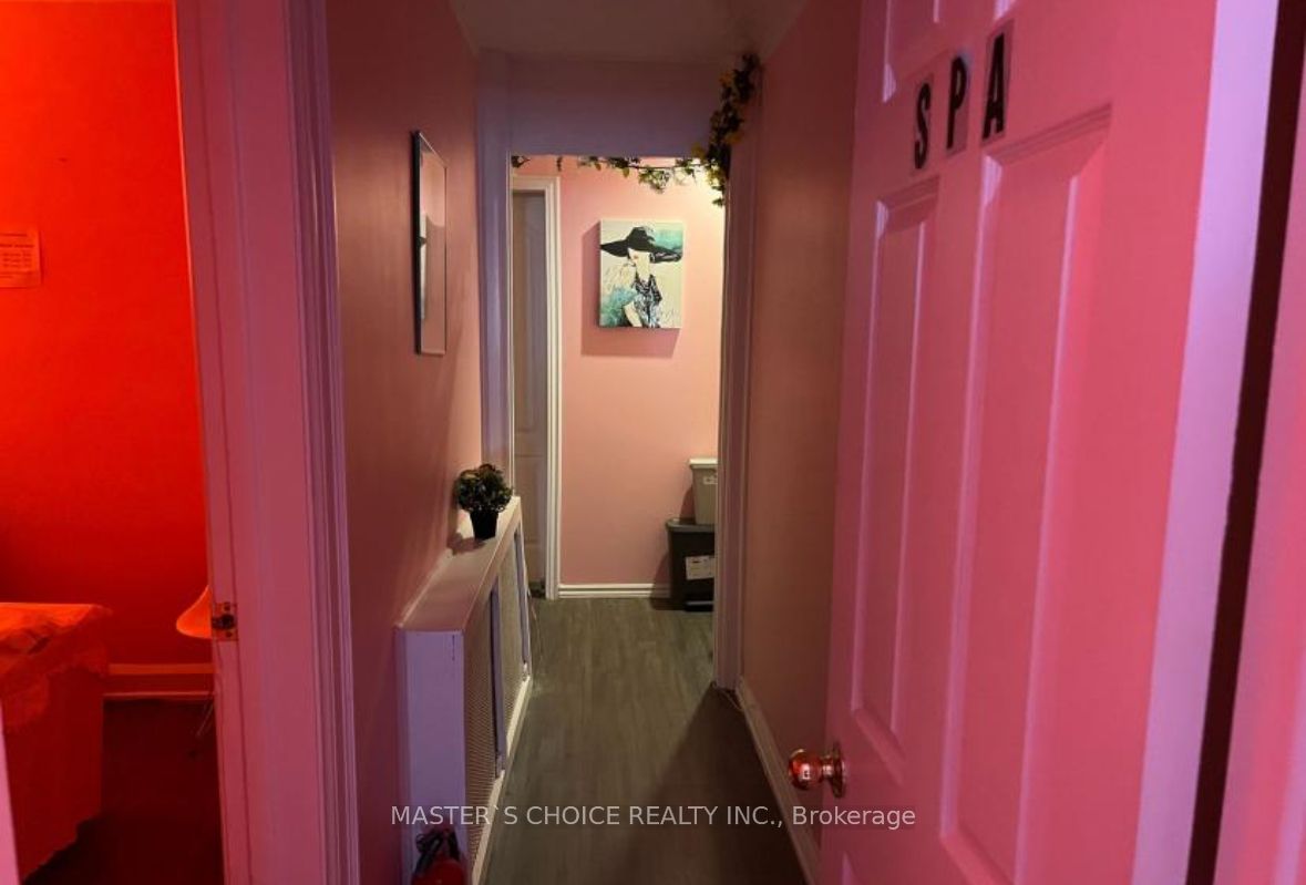 525 Eglinton Ave W Property Photo 6