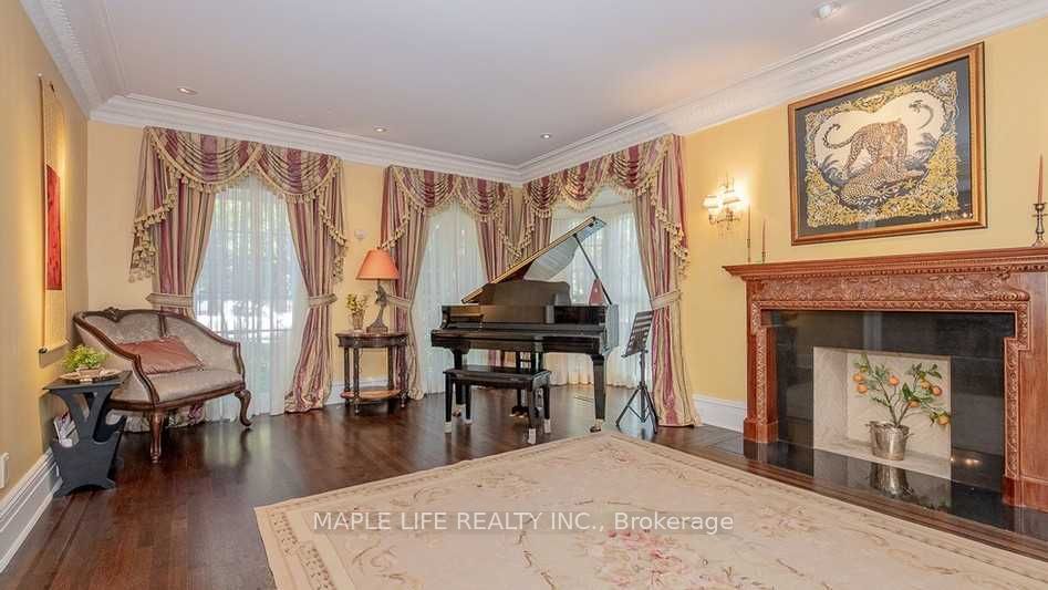 11 Dewbourne Ave Property Photo 3