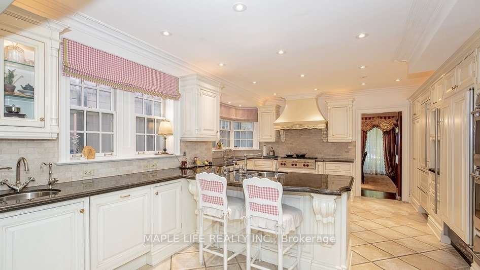 11 Dewbourne Ave Property Photo 6