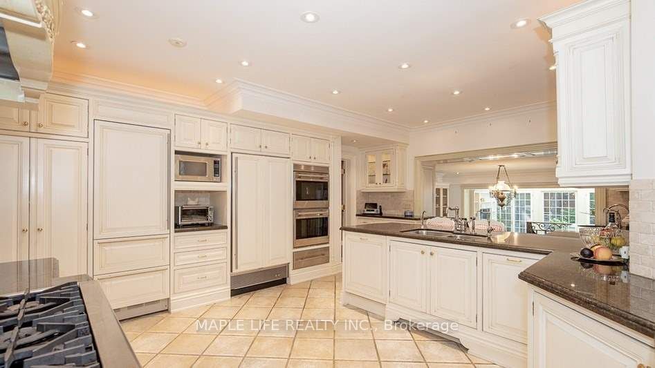 11 Dewbourne Ave Property Photo 7