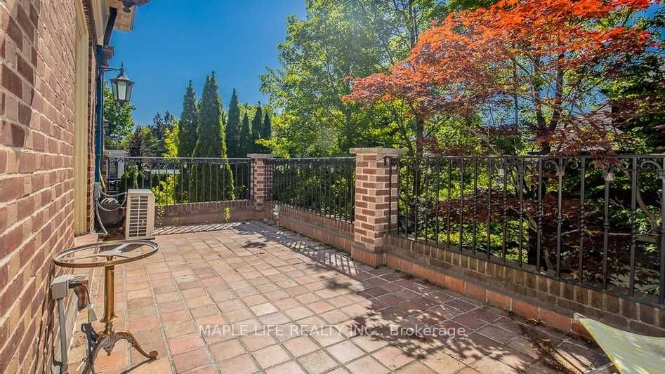 11 Dewbourne Ave Property Photo 16