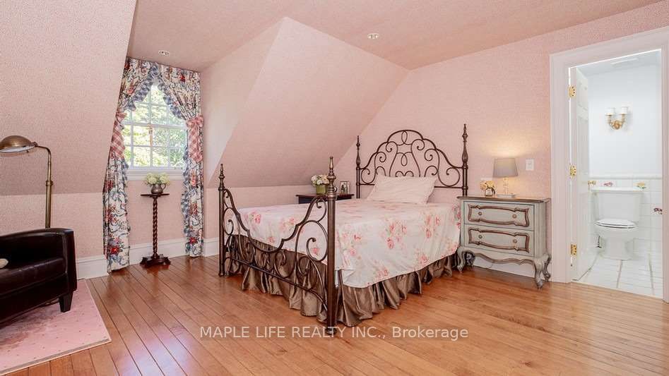 11 Dewbourne Ave Property Photo 25