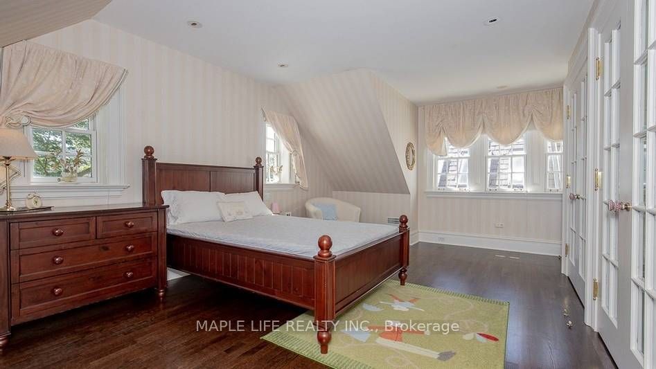 11 Dewbourne Ave Property Photo 27