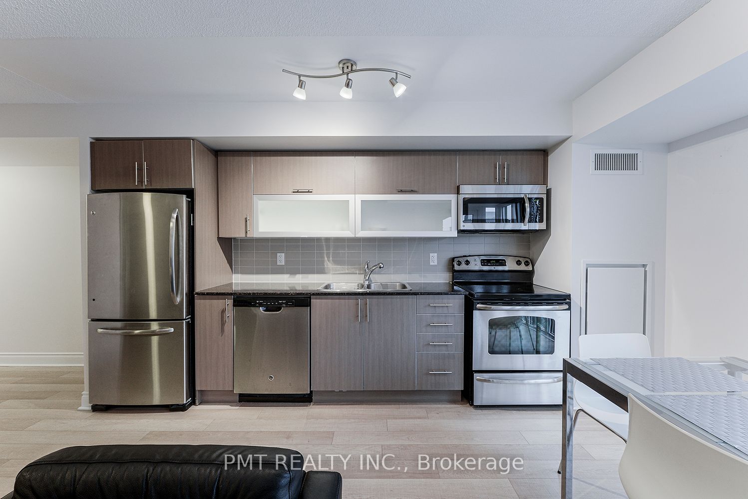 28 Ted Rogers Way 08 Property Photo 2