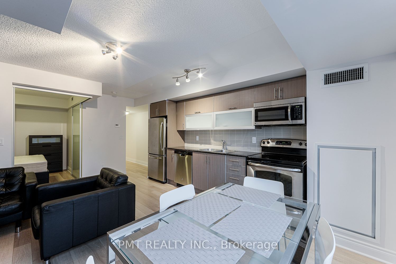 28 Ted Rogers Way 08 Property Photo 4