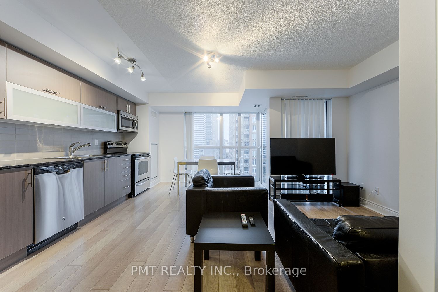 28 Ted Rogers Way 08 Property Photo 5