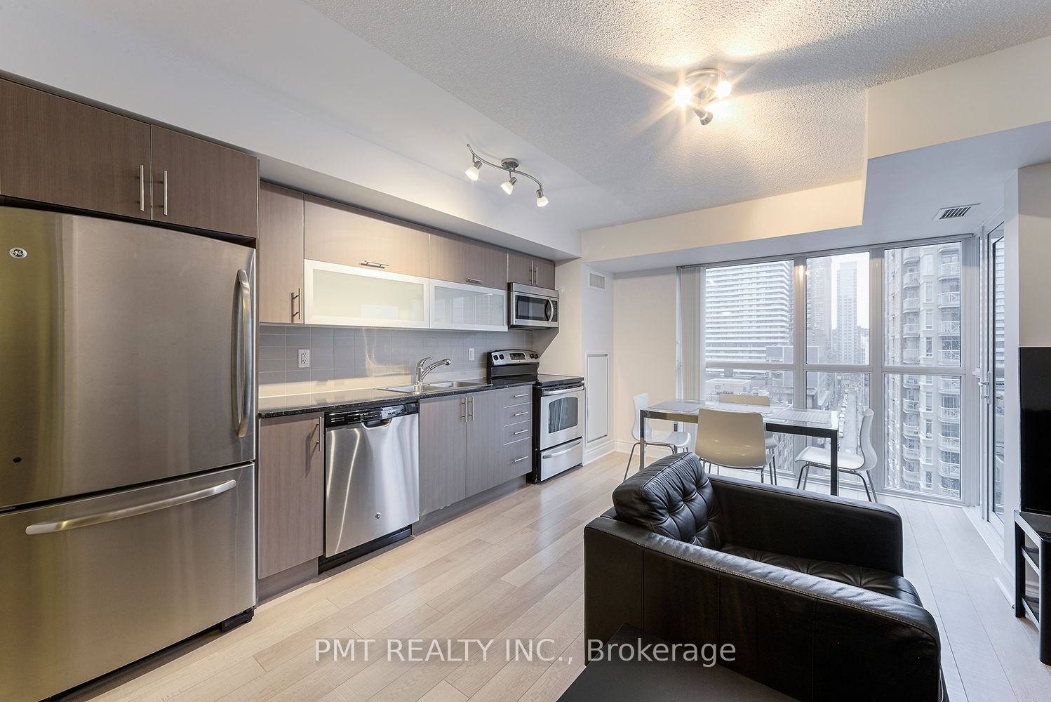 28 Ted Rogers Way 08 Property Photo 6