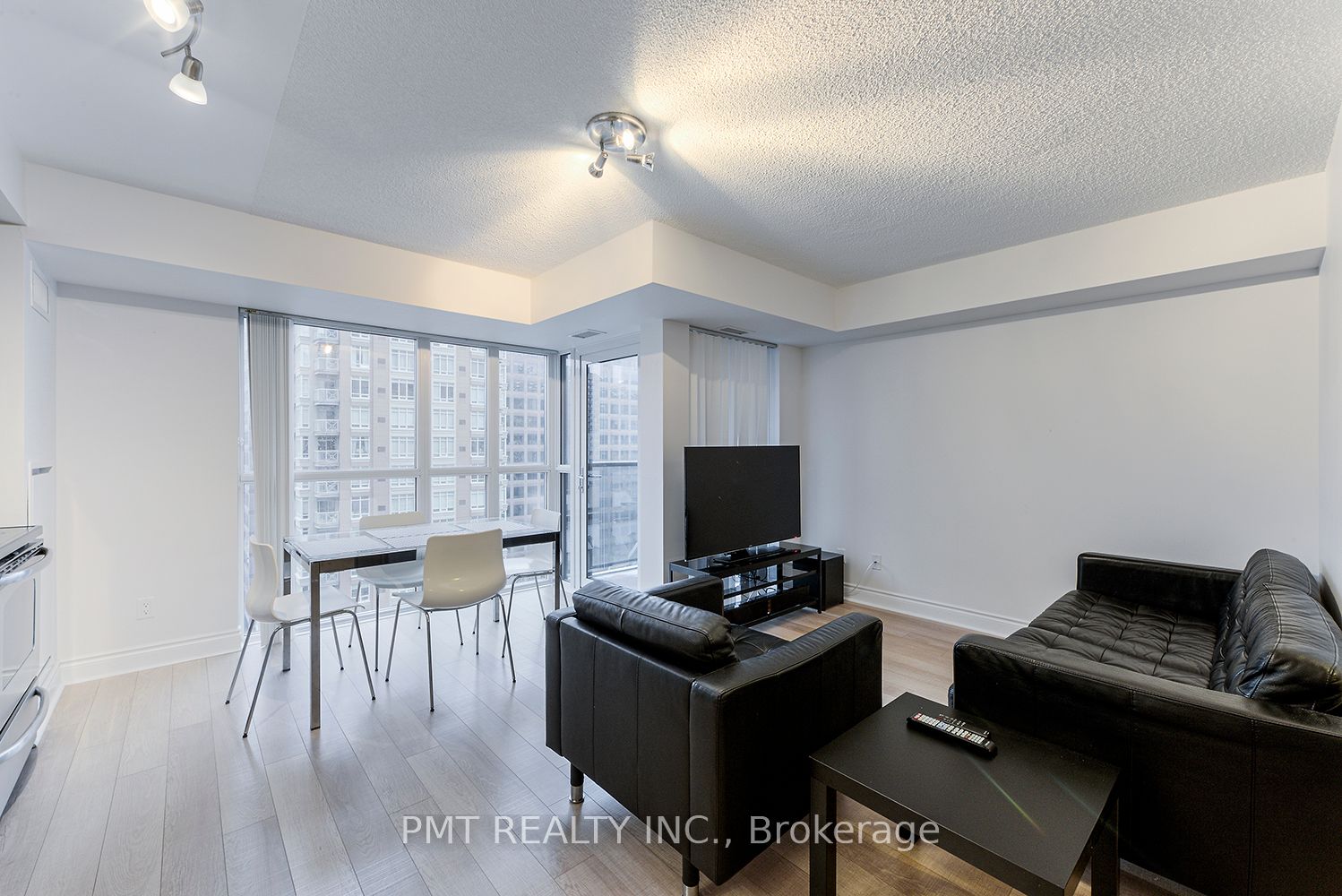 28 Ted Rogers Way 08 Property Photo 7