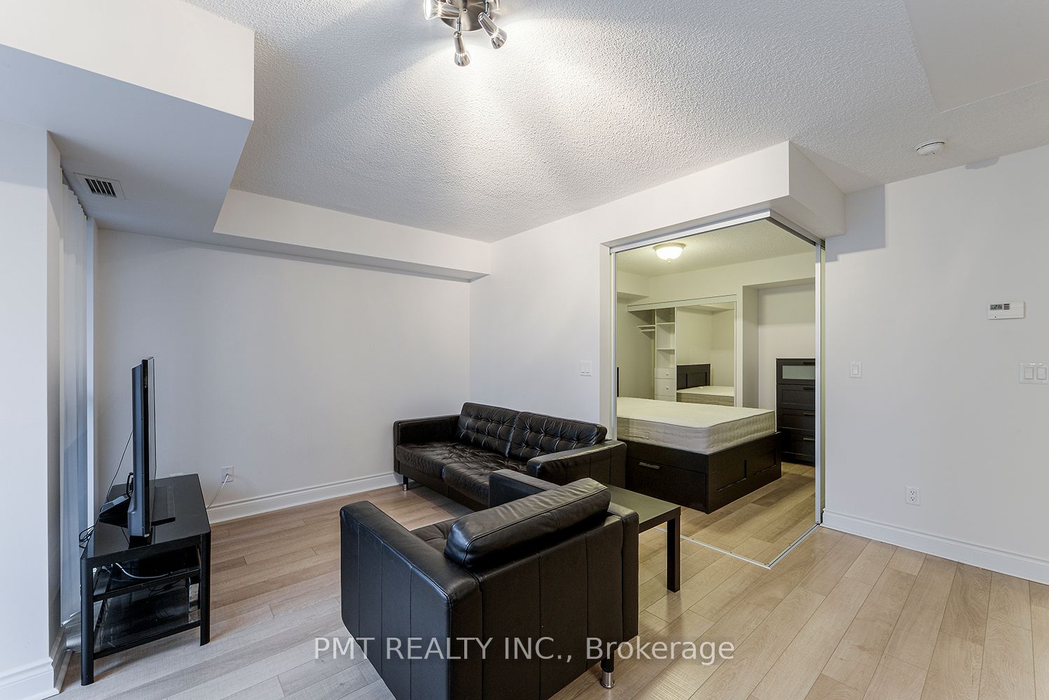 28 Ted Rogers Way 08 Property Photo 8