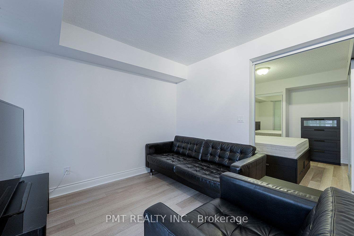 28 Ted Rogers Way 08 Property Photo 9