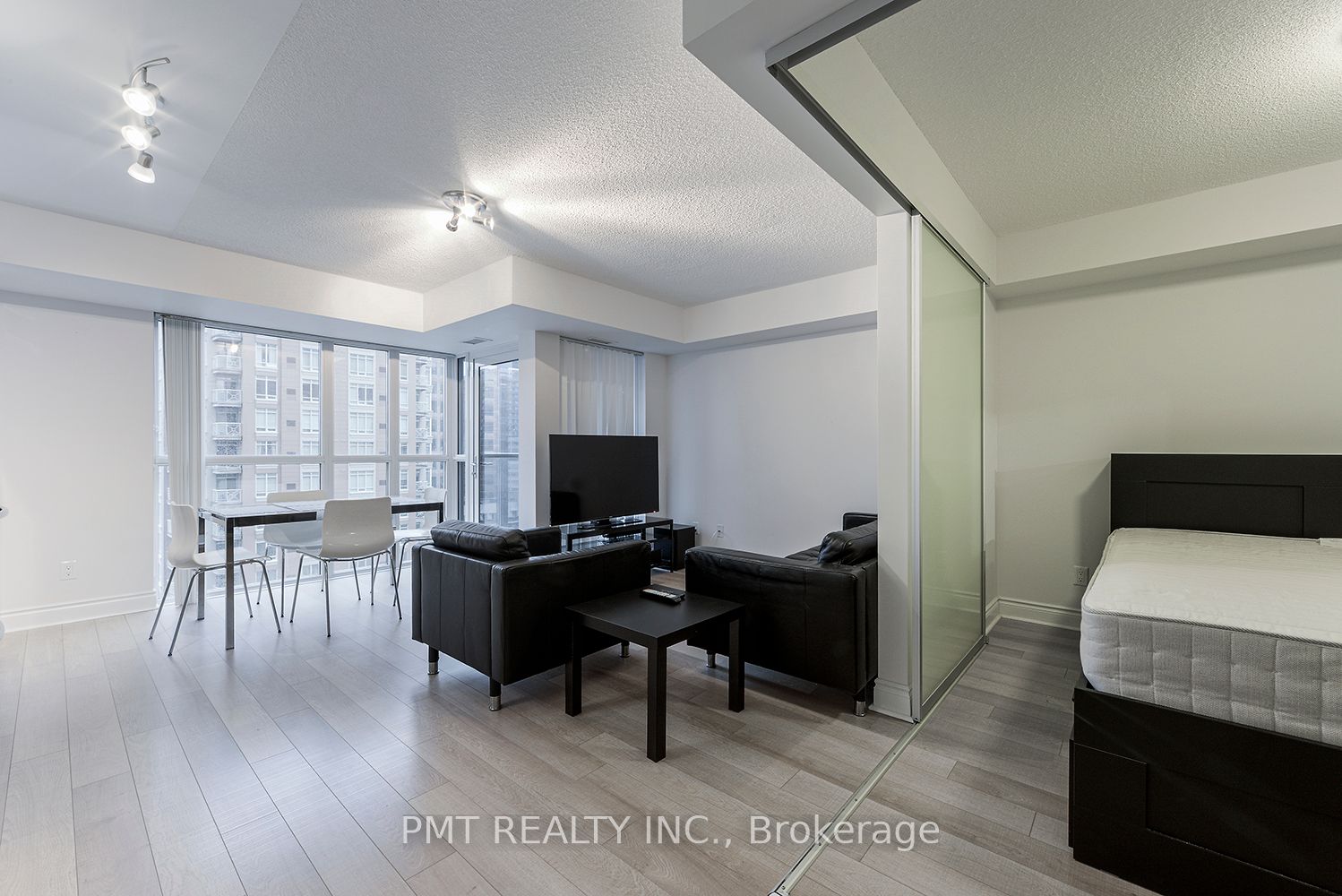 28 Ted Rogers Way 08 Property Photo 11