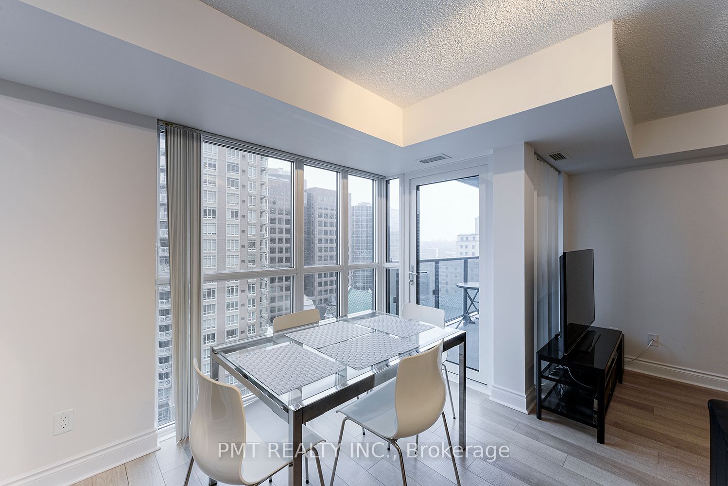 28 Ted Rogers Way 08 Property Photo 12