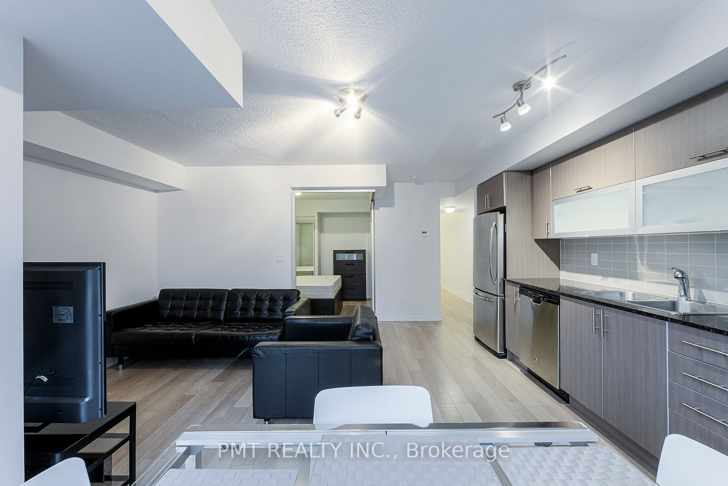 28 Ted Rogers Way 08 Property Photo 14