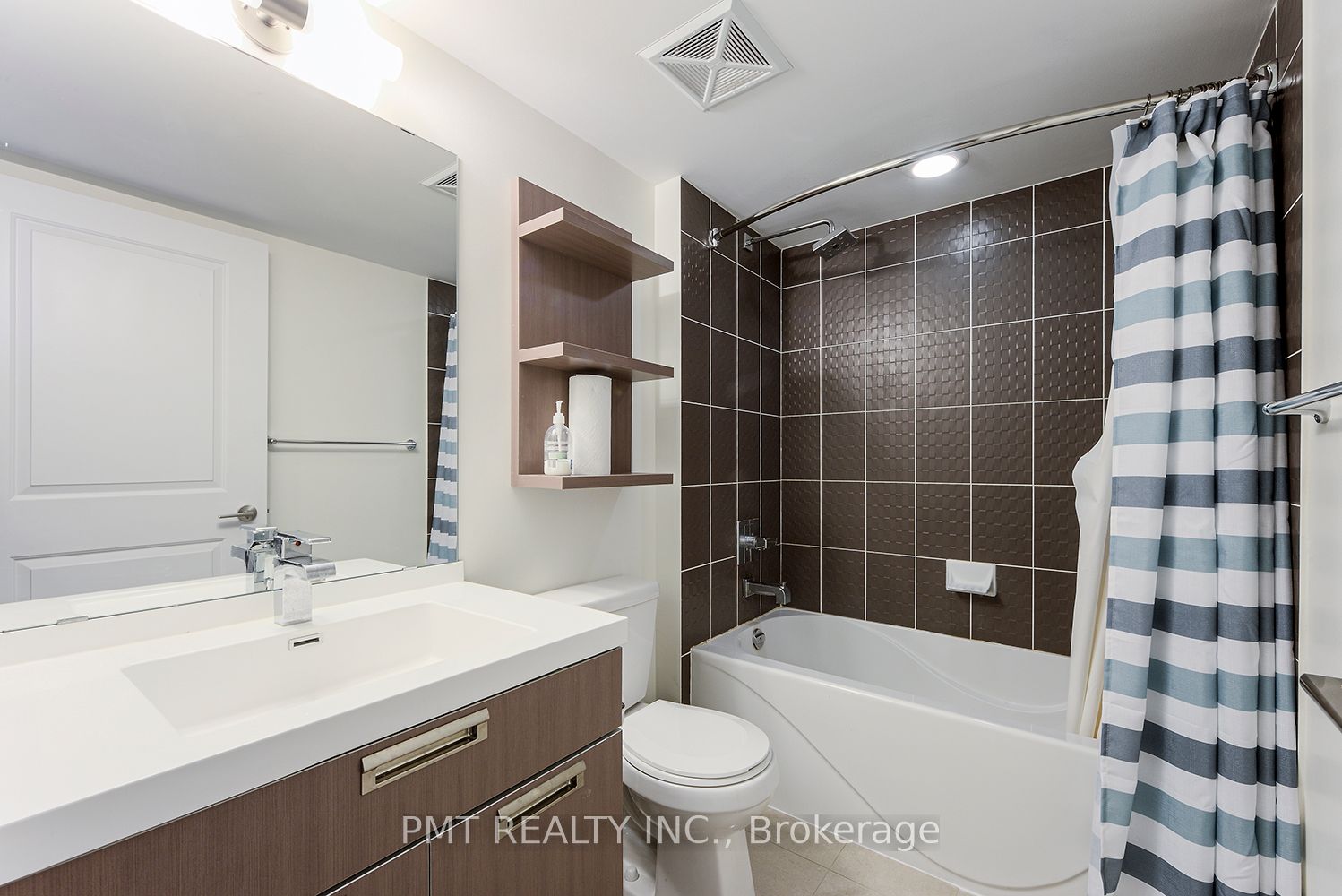 28 Ted Rogers Way 08 Property Photo 15
