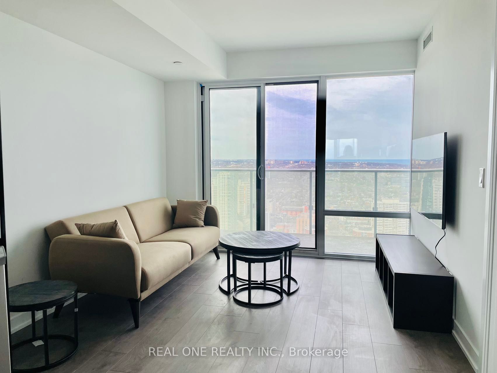501 Yonge St 07 Property Photo 3