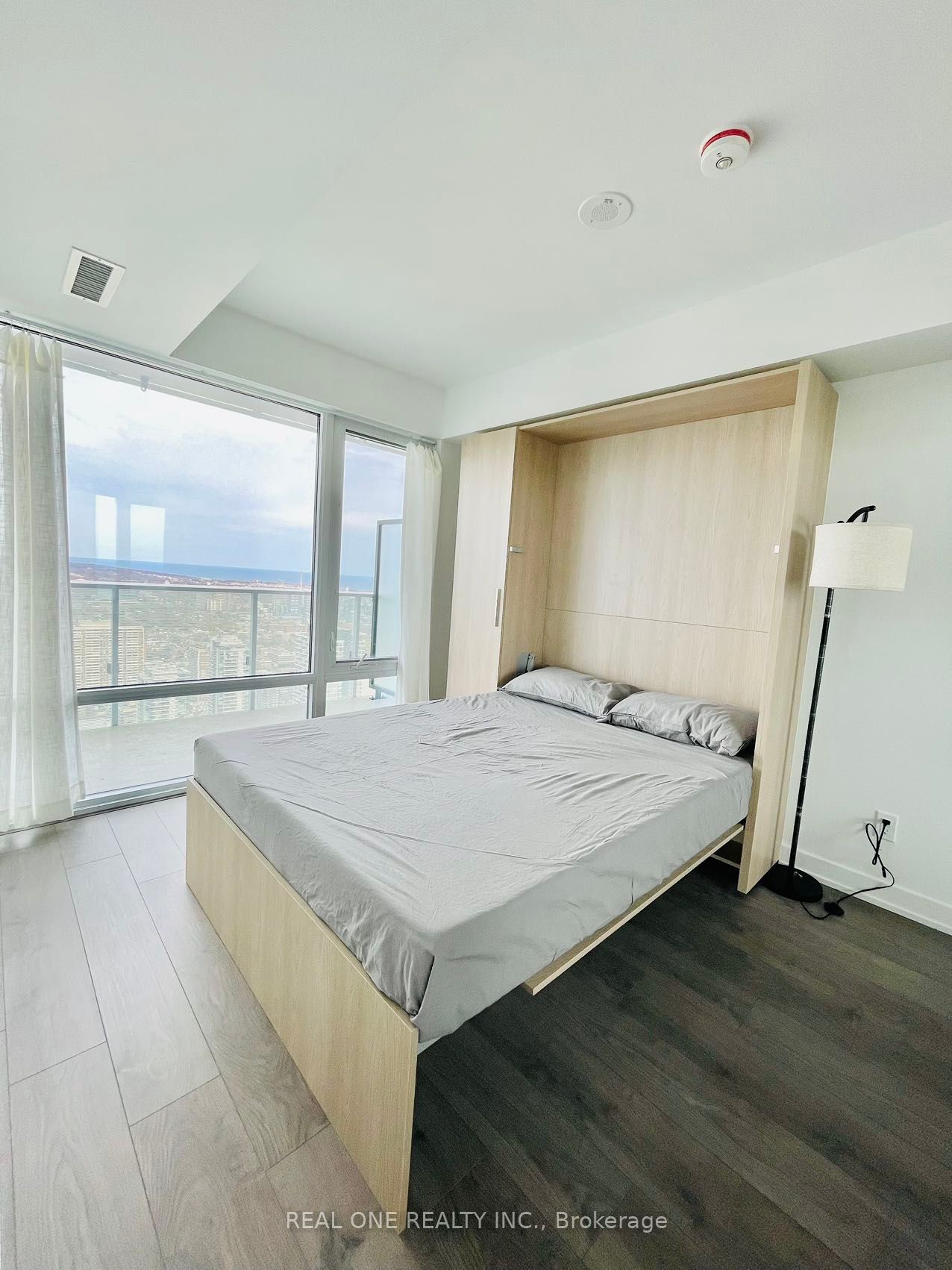 501 Yonge St 07 Property Photo 4