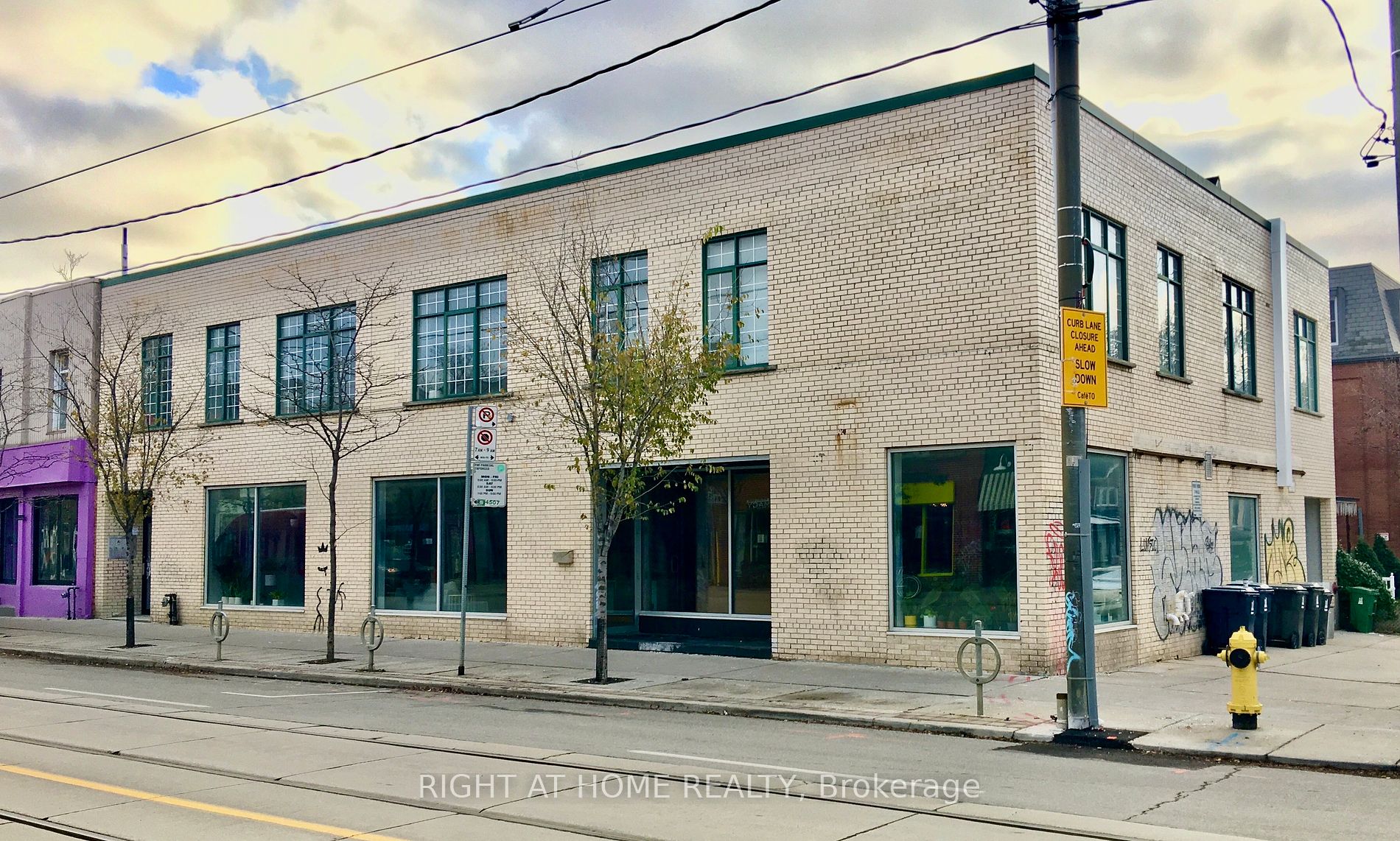 837 Dundas St W Property Photo 1