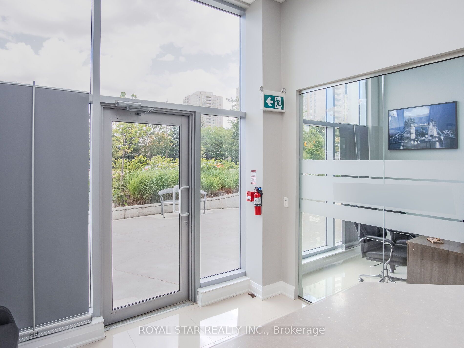 595 Sheppard Ave E Property Photo 10