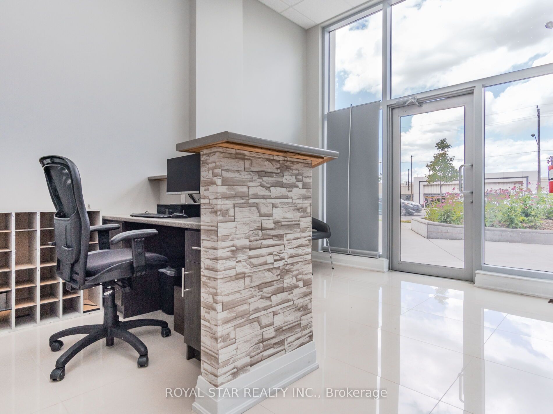 595 Sheppard Ave E Property Photo 11