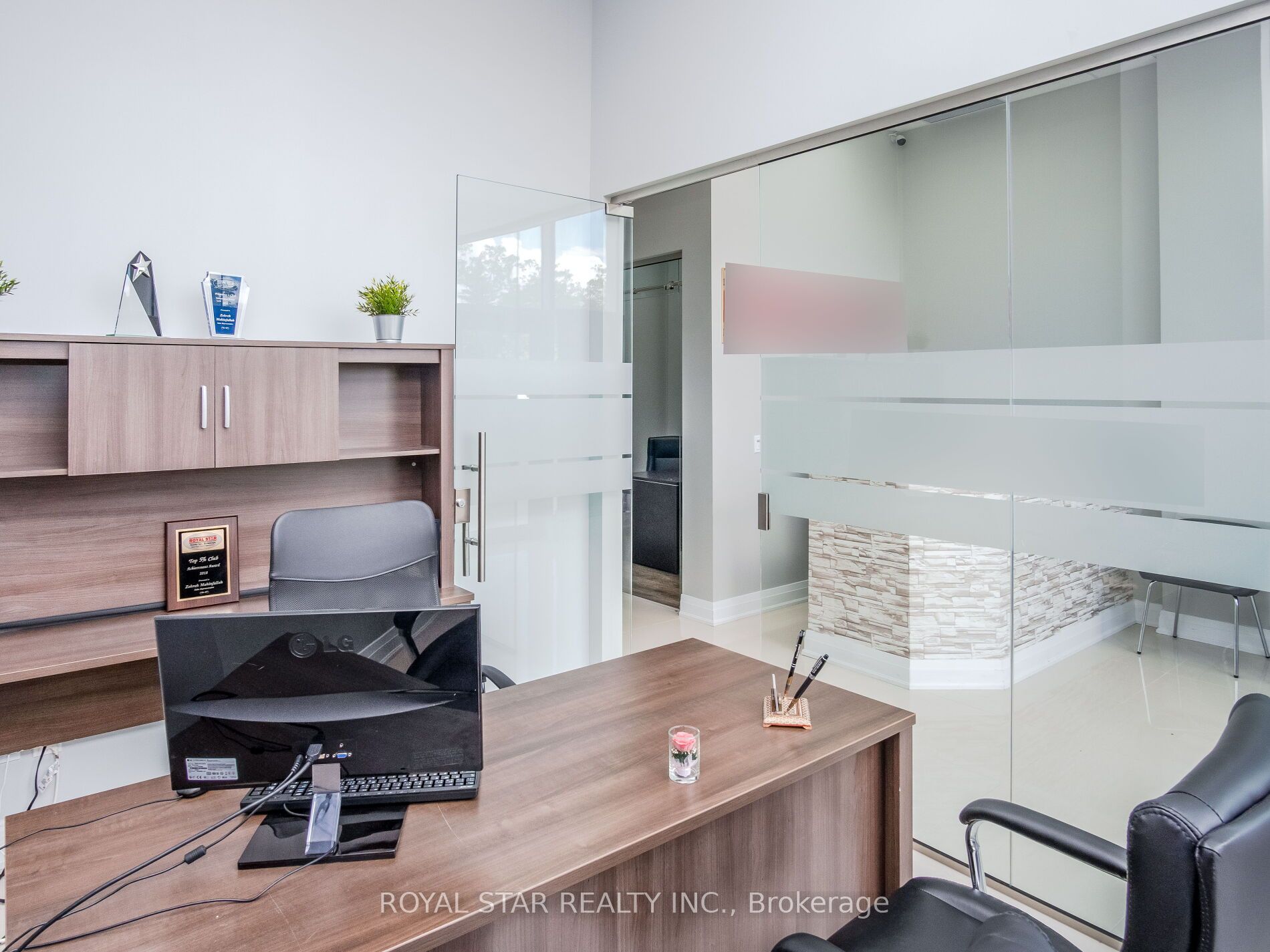 595 Sheppard Ave E Property Photo 14